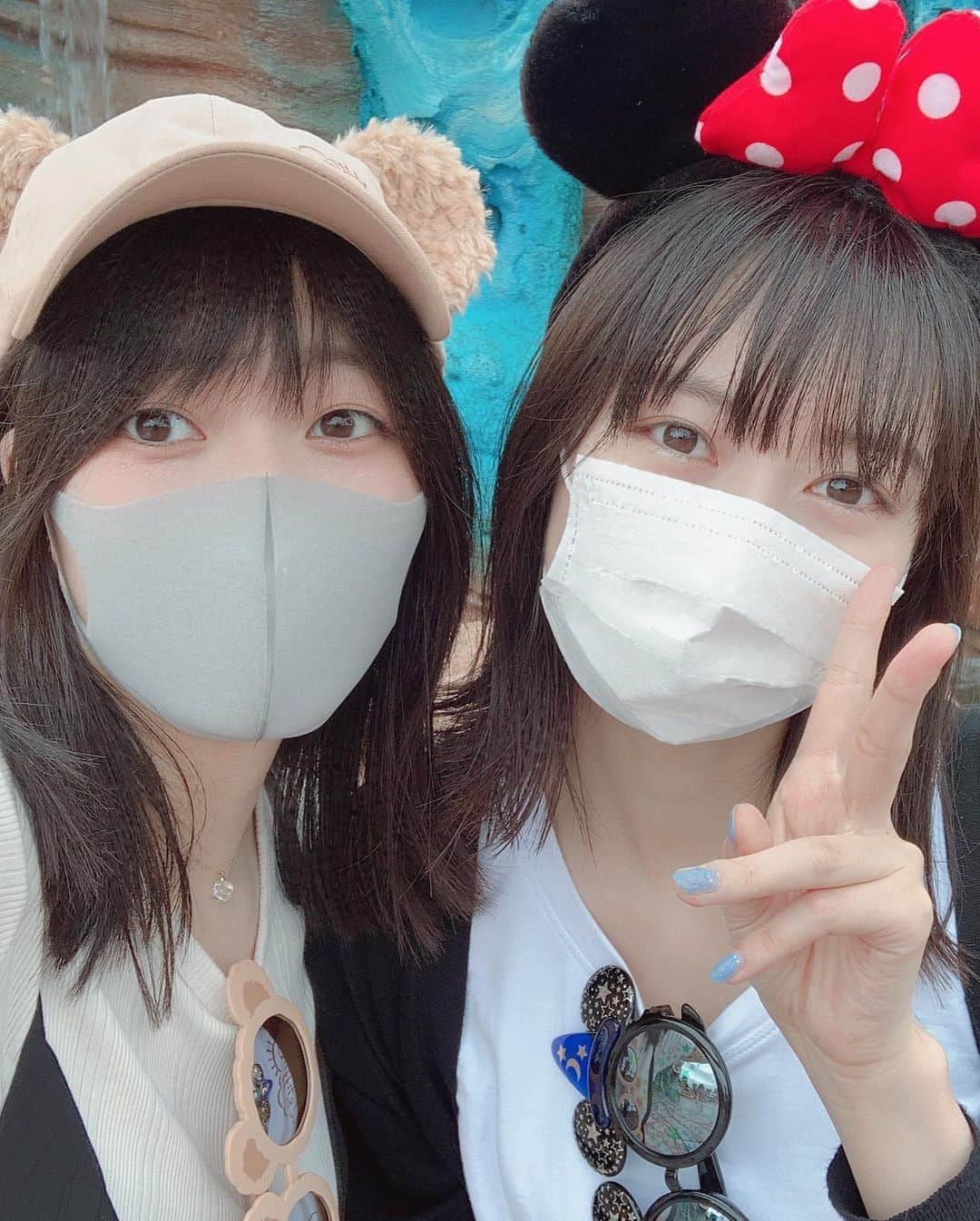 近藤玲奈さんのインスタグラム写真 - (近藤玲奈Instagram)「🌈🌈﻿ この前、ほーとディズニーシーに行ってきました〜！！！！😭😭💓💓﻿ 私にとっては約5ヶ月ぶりのディズニー…😭﻿ インした瞬間泣きそうだった笑﻿ 風がめっちゃくちゃ強くて雨も降ったりやんだりですごかったけど、そんなことも忘れるくらいほーと思いっきり楽しんでました🤣﻿ 写真いっぱい撮ったよ📷💖﻿ タワテラとセンター2回ずつ乗れたり、念願のリストランテ・ディ・カナレットでランチしたり、充実しすぎた1日だったな✨﻿ 感染症対策もバッチリしてあって感動しました…！！﻿ ﻿ #ディズニー﻿ #ディズニーシー﻿ #東京ディズニーリゾート﻿ #tokyodisneyresort」7月24日 15時37分 - reina_kondo