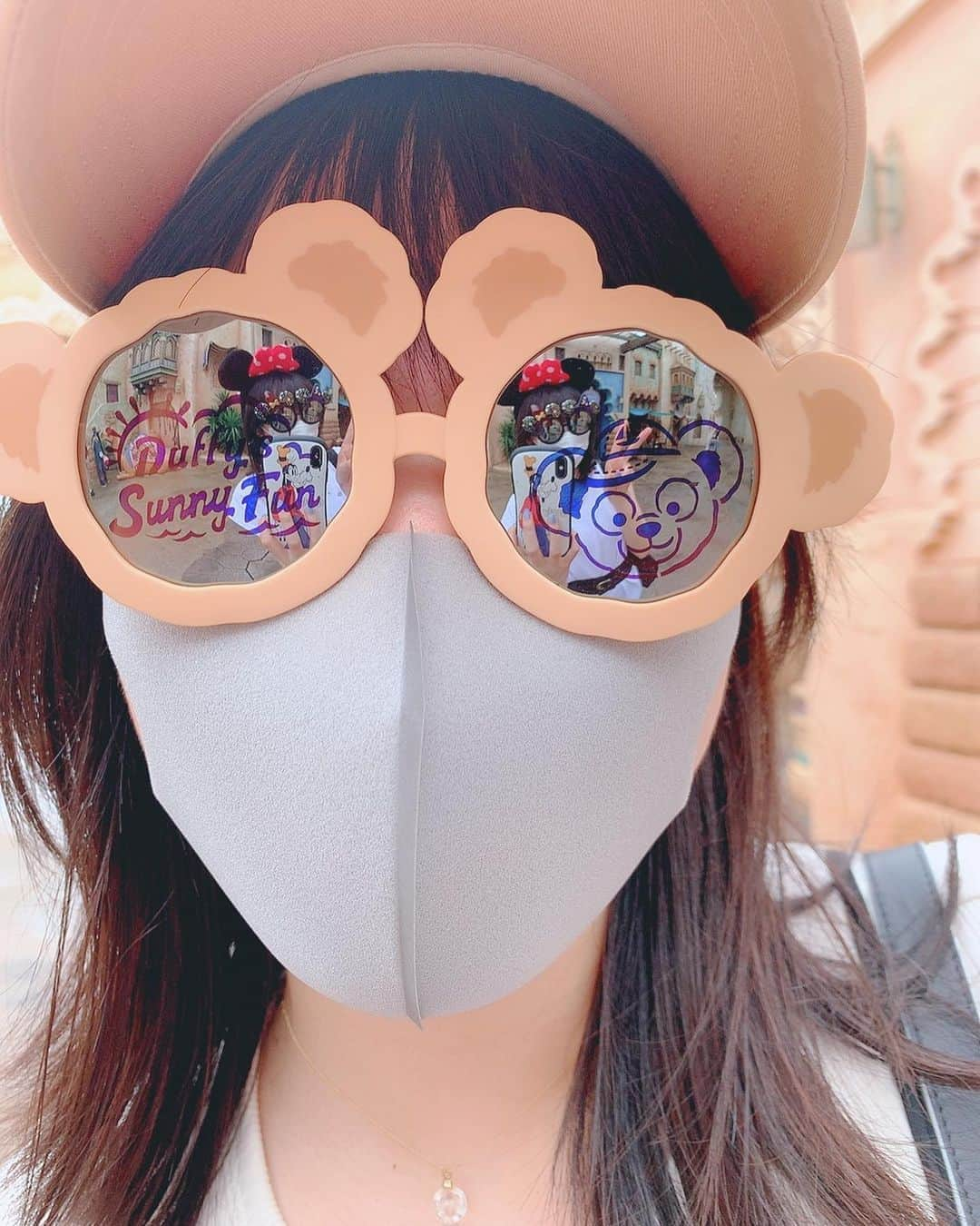 近藤玲奈さんのインスタグラム写真 - (近藤玲奈Instagram)「🌈🌈﻿ この前、ほーとディズニーシーに行ってきました〜！！！！😭😭💓💓﻿ 私にとっては約5ヶ月ぶりのディズニー…😭﻿ インした瞬間泣きそうだった笑﻿ 風がめっちゃくちゃ強くて雨も降ったりやんだりですごかったけど、そんなことも忘れるくらいほーと思いっきり楽しんでました🤣﻿ 写真いっぱい撮ったよ📷💖﻿ タワテラとセンター2回ずつ乗れたり、念願のリストランテ・ディ・カナレットでランチしたり、充実しすぎた1日だったな✨﻿ 感染症対策もバッチリしてあって感動しました…！！﻿ ﻿ #ディズニー﻿ #ディズニーシー﻿ #東京ディズニーリゾート﻿ #tokyodisneyresort」7月24日 15時37分 - reina_kondo