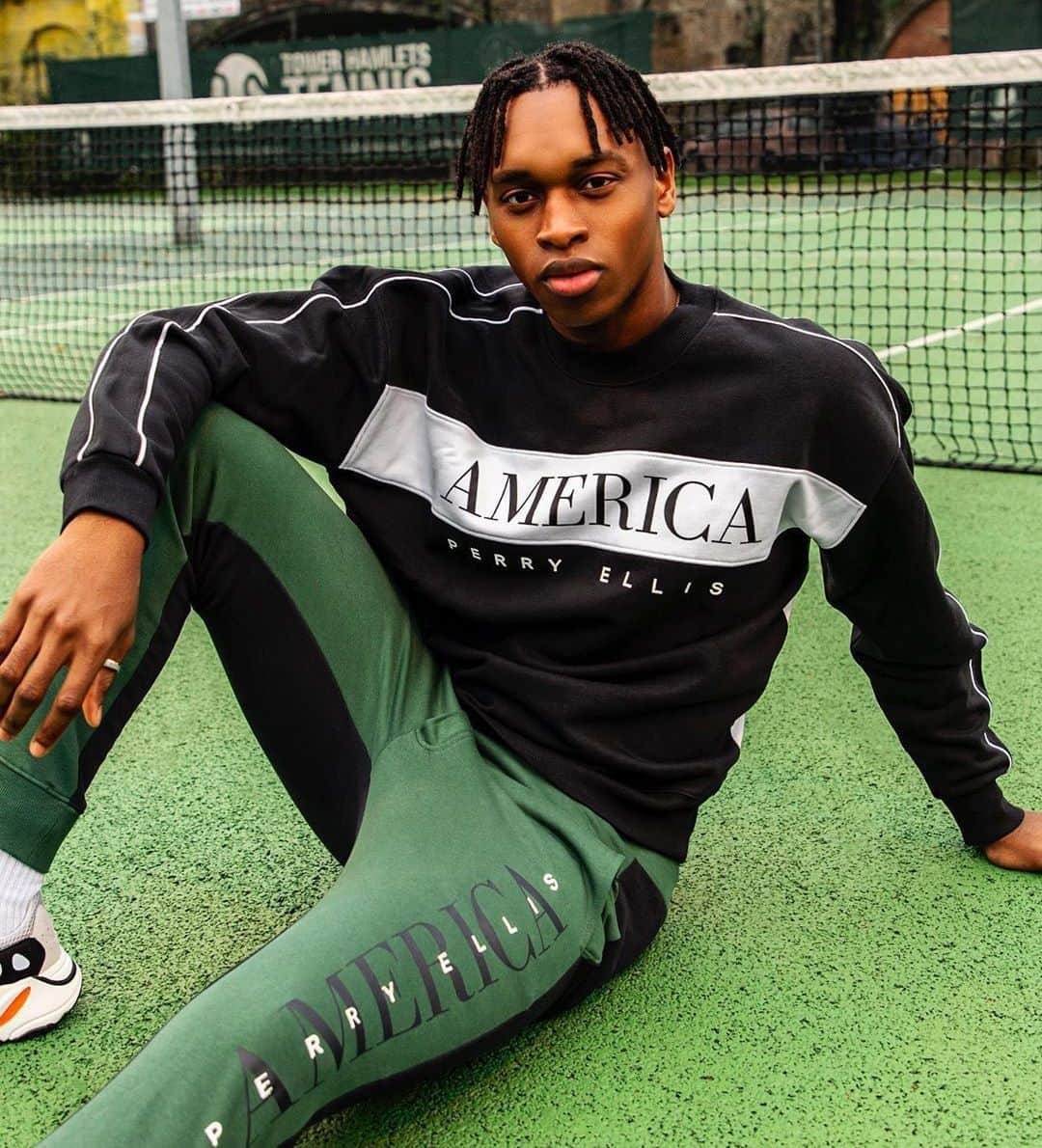 ペリーエリスのインスタグラム：「Loungewear you actually want to wear #lifereadysince1976」