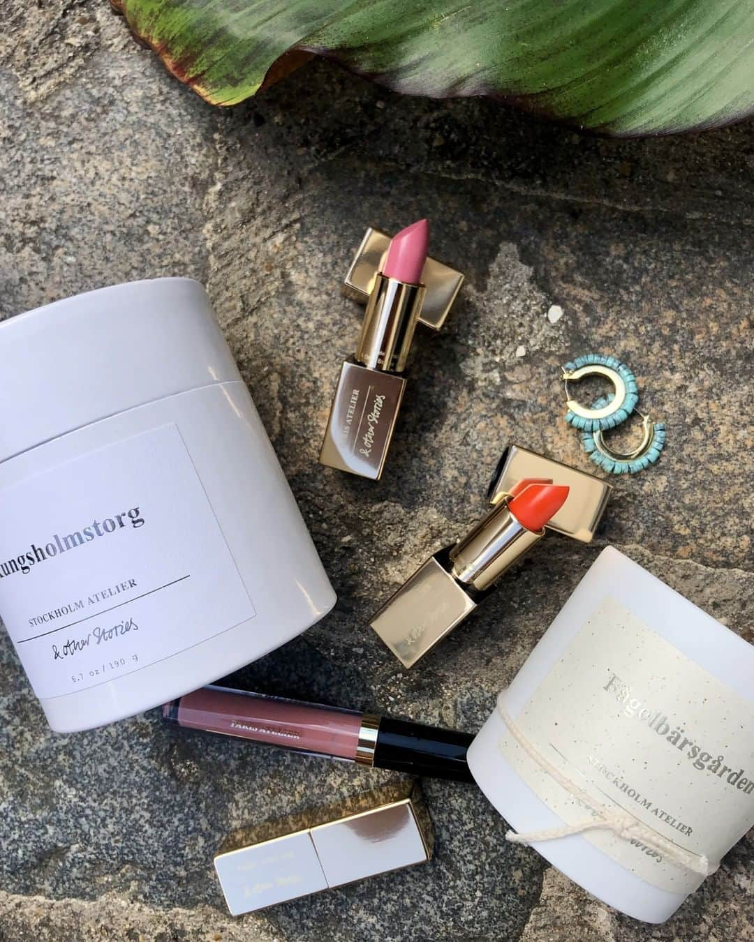 ASOSさんのインスタグラム写真 - (ASOSInstagram)「Your summer mood board 🌞 🔎 & Other Stories candle in Fagels (1740733), & Other Stories candle in Kungsholmstorg (1740734), & Other Stories lipstick in rouge fuchsia (1730892)」7月24日 7時10分 - asos