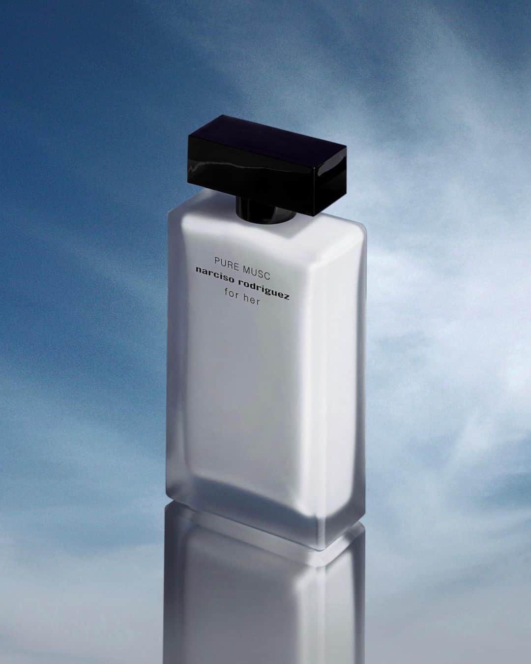 ナルシソロドリゲスさんのインスタグラム写真 - (ナルシソロドリゲスInstagram)「PURE MUSC: purely unforgettable. #forher #puremusc #narcisorodriguezparfums #parfum #fragrance」7月24日 7時20分 - narciso_rodriguez