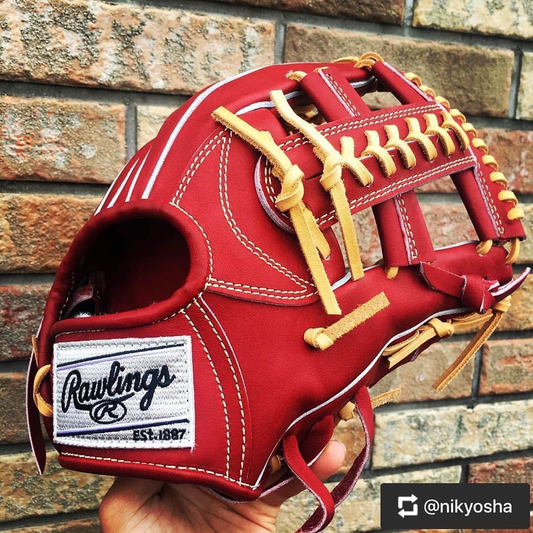 Rawlings Japanさんのインスタグラム写真 - (Rawlings JapanInstagram)「Repost @nikyosha  ・ ・ ローリングス 硬式グラブ price:53,000 +tax size:11.5 インチ colour: ワイン ・ ワイン カラー入荷ー！！！ ラベルかっこよ。笑 質も良し、肩も良し、色も良し。 最高です。 ・  #ローリングス#ワイン #ミズノ#MIZUNO#ミズノプロ #ミズノプロオーダー #ZETT#プロステイタス #asics#SSK #プロ野球#高校野球 #草野球#大学野球 #野球好きと繋がりたい #グラブ好きと繋がりたい #超限定品#限定品 #二協社 #おうち時間 #コロナに負けるな #出雲市#スポーツ用品 #グローブ#野球グローブ @rawlings_japan_llc」7月24日 7時34分 - rawlings_japan_llc