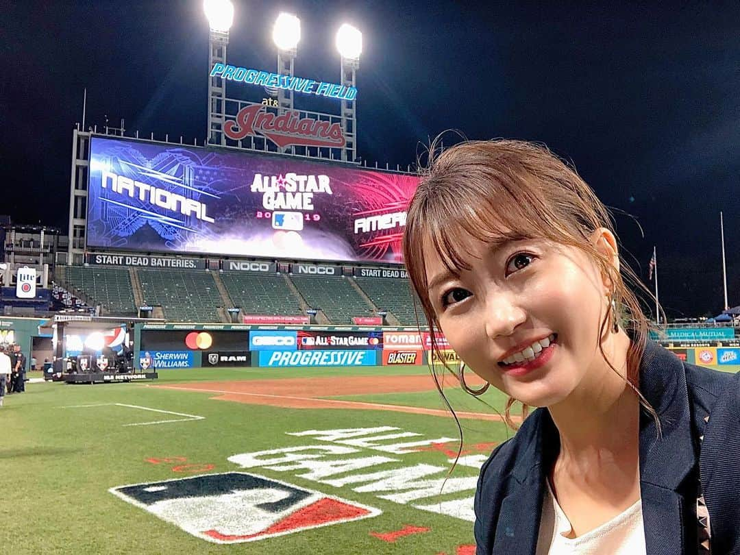 津田麻莉奈さんのインスタグラム写真 - (津田麻莉奈Instagram)「いよいよMLB開幕‼️ コーヒーとサンドイッチ準備してJSPORTSつけて待機してました📺笑✨ 写真は昨年MLBオールスターゲームを取材させて頂いた時のものです😉 ⁑ J SPORTS(@jsports_yakyu ) 「MLBイッキ見！」 7/31(金)からは、毎週金曜日の放送になります！ ⁑ ⁑ ⁑ #openingday  #MLB #mlballstar #mlballstargame2019  #MLBオールスター #オールスター #オールスターゲーム #メジャーリーグ  #野球 #野球好き  #jsports #allstar #majorleague  #majorleaguebaseball  #progressivefield  #cleveland  #海外旅行 #旅 #まりなる #津田麻莉奈」7月24日 7時56分 - tsudamarinal