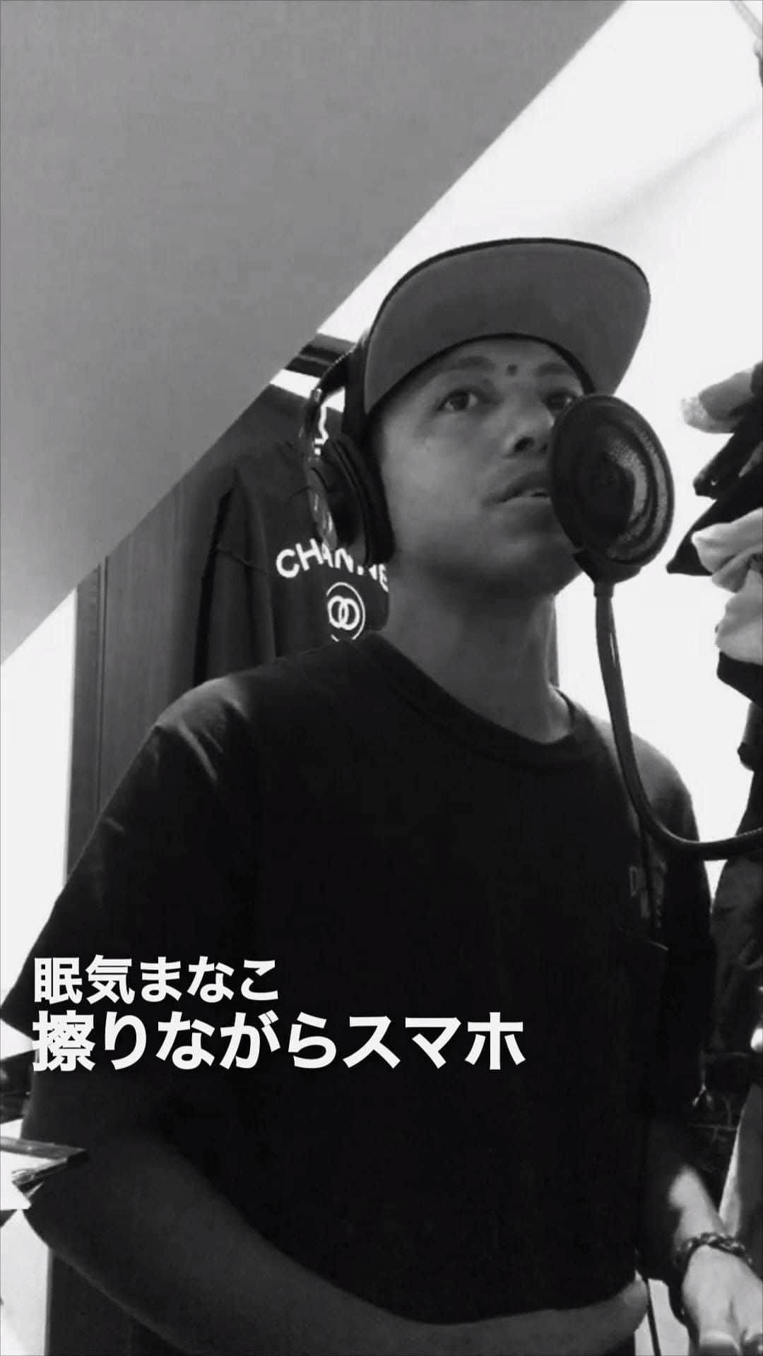 ORANGE RANGEのインスタグラム：「🎤HIROKI🎤  静寂　切り裂き　熱を放つサンライズ 生まれ変わるための合図　Open the eyes カーテンの隙間から光が漏れる　昇る陽が告げる 今日は燃えるゴミの日 眠気まなこ　擦りながらスマホ　ニュース 天気チェックからの尿意　トイレ　よーいドン タンク空にし　こわいものは何もない 全て水に流して一日を始めよう  おはようさん　おねぼうさん 今日が始まるよ　起きよう　さぁ おはようさん　おねぼうさん 朝が始まるよ　起きよう　さぁ  #ORANGERANGE @orangerange_official」