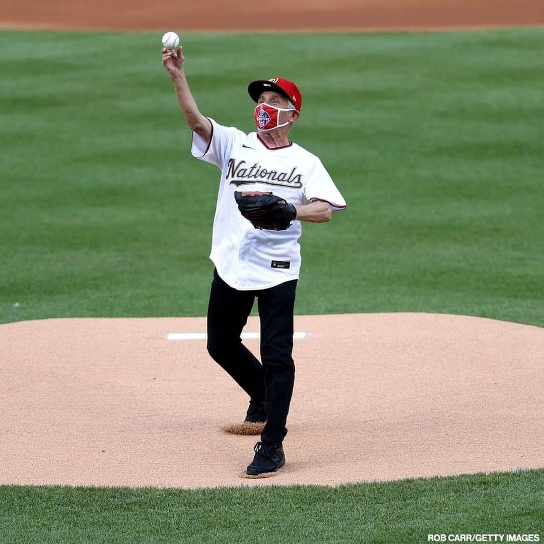 ABC Newsさんのインスタグラム写真 - (ABC NewsInstagram)「Since the baseball season was shortened due to the coronavirus crisis, it’s perhaps only fitting that the ceremonial first pitch was thrown by none other than Dr. Anthony Fauci, a major-league Nationals fan besides being the nation’s leading infectious disease expert. #baseball #coronavirus」7月24日 8時17分 - abcnews