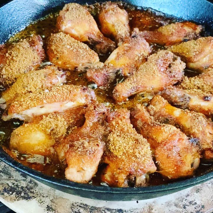 ケリスのインスタグラム：「Brown sugar caraway rub.  GOLD MINE BOX get yours ! Bountyandfull.com turn on your notifications so you know when new boxes launch every week. This next bbq box will be live on Monday 10am pst !」