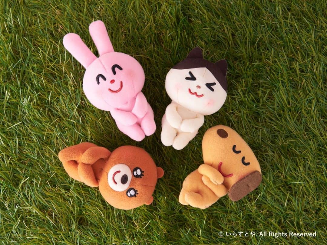 タカラトミーアーツのインスタグラム：「休日、いぬたちとそとに出て撮影！！「いらすとや」みふね氏のご協力で、「いらすとや」さん発のかわいいキャラクターをぬいぐるみ。e組限定で「いぬ」撮影によるオリジナルぬい撮りポストカード付でお届けです。8月16日締め切りです  https://e.takaratomy-arts.co.jp/shop/g/g4904790548499set/?utm_source=FB&utm_medium=egumi&utm_campaign=post&utm_term=200724 #いらすとや　#ぬいぐるみ #ぬい撮り」