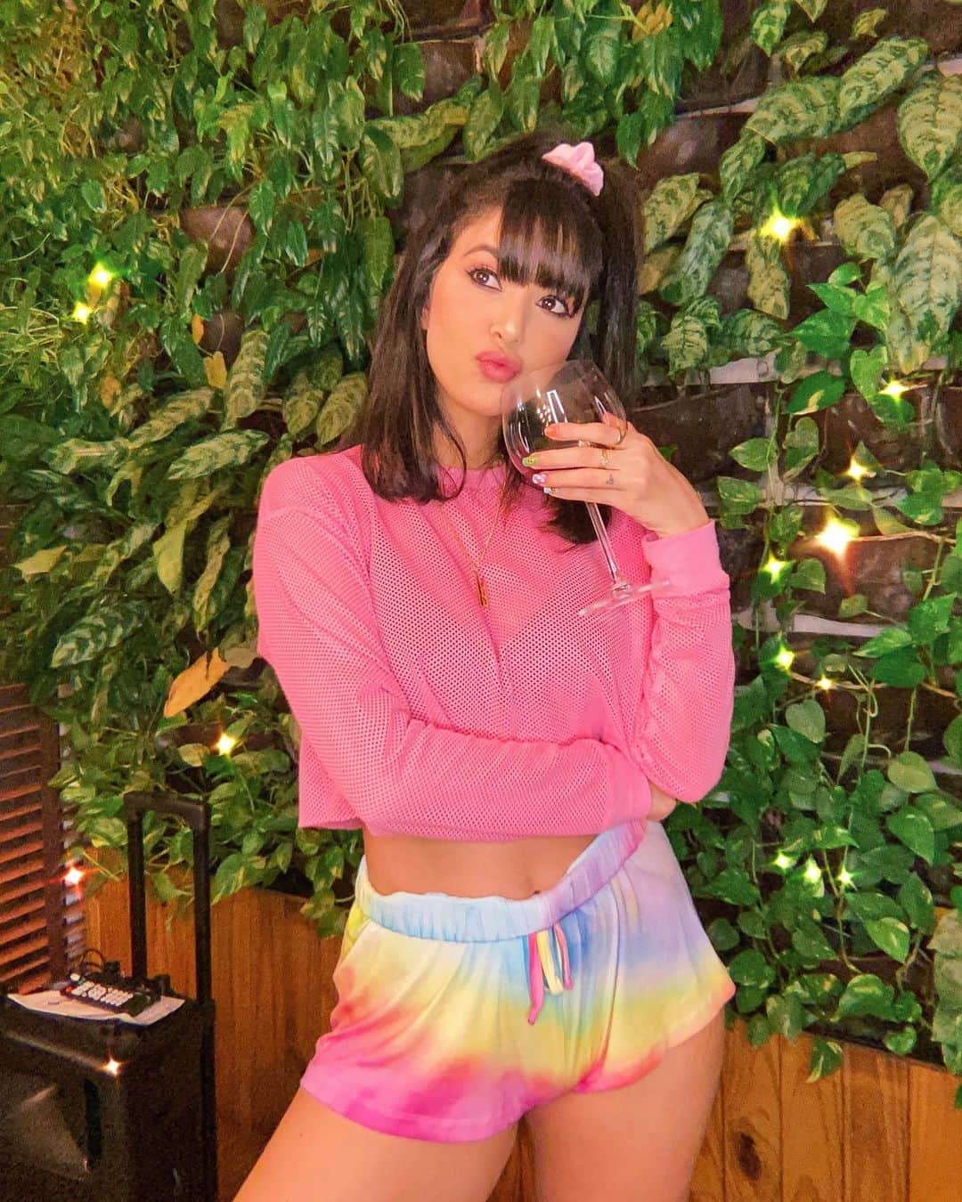 Gabriela Salesのインスタグラム：「Como queria ⭐️ mas os dentes roxos não colaboram kkk」