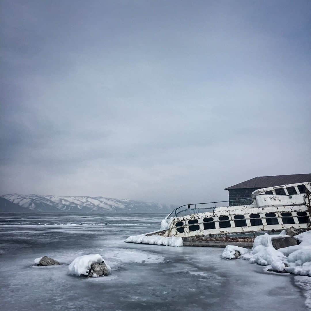 National Geographic Travelさんのインスタグラム写真 - (National Geographic TravelInstagram)「Photo by @anushbabajanyan  Winter view of Lake Sevan in Armenia. #Armenia #Sevan」7月24日 9時04分 - natgeotravel