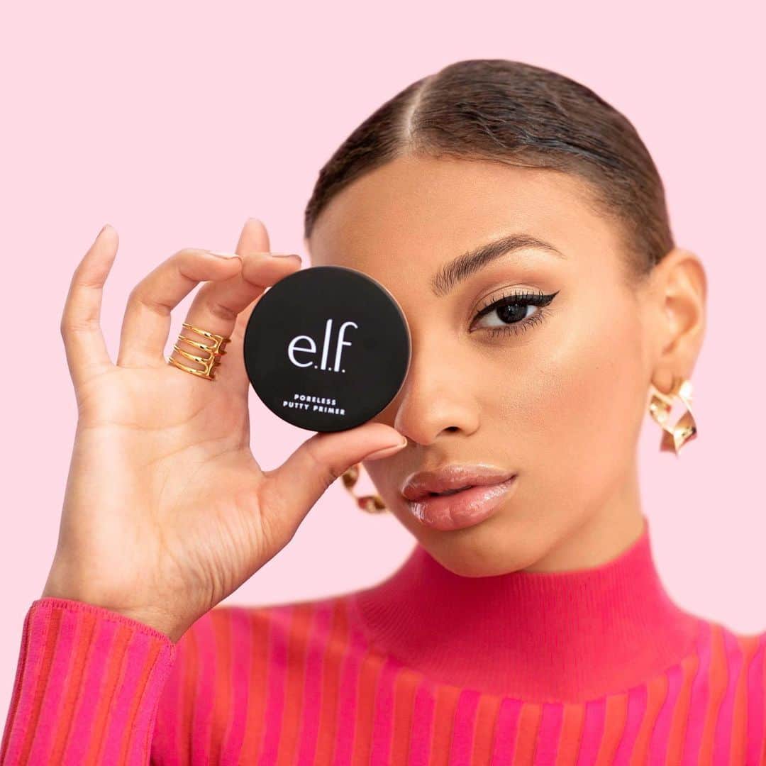 e.l.f.さんのインスタグラム写真 - (e.l.f.Instagram)「Tag a friend below that loves our Poreless Putty Primer just as much as you😉❤️   Why we love it: ✨Velvety texture glides effortlessly over the skin, smoothing over imperfections while helping minimize the appearance of pores ✨Infused with Squalane for optimal hydration ✨Grips makeup for all-day wear & a flawless finish  ✨Perfect for all skin types  ✨$8!  Grab your Poreless Putty Primer and join our #elfmagicact TikTok! 200 people will win FREE PPP! Head to our #linkinbio to enter!   (Model wears Poreless Putty Primer, H20 Proof Eyeliner Pen, Lip Lacquer in Clear and Primer-Infused Blush in Always Rosy 🌹) #eyeslipsface #elfingamazing #elfcosmetics #crueltyfree #vegan.」7月24日 9時06分 - elfcosmetics