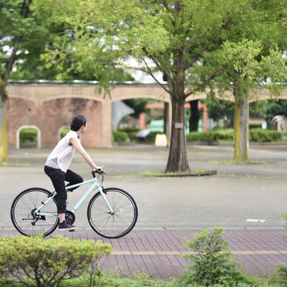 GREEN LABEL*グリーンレーベル*クロスバイクさんのインスタグラム写真 - (GREEN LABEL*グリーンレーベル*クロスバイクInstagram)「本日、体育の日あらためスポーツの日。ちょっとそこまでをあえて自転車で。手軽な運動を楽しむのはいかがでしょうか。 . BIKE：CYLVA F24／ミストグリーン 身長：167cm . #スポーツの日 #CYLVA #シルヴァ #CYLVAF24 #シルヴァF24  #クロスバイク #BRIDGESTONE #BRIDGESTONECYCLE #BRIDGESTONEGREENLABEL #ブリヂストン #ブリヂストンサイクル #ブリヂストングリーンレーベル #自転車 #bicycle #自転車のある風景 #サイクリング #自転車のある生活 #自転車のある暮らし #自転車大好き #自由とおしゃれとブリヂストン」7月24日 9時14分 - bridgestone_greenlabel