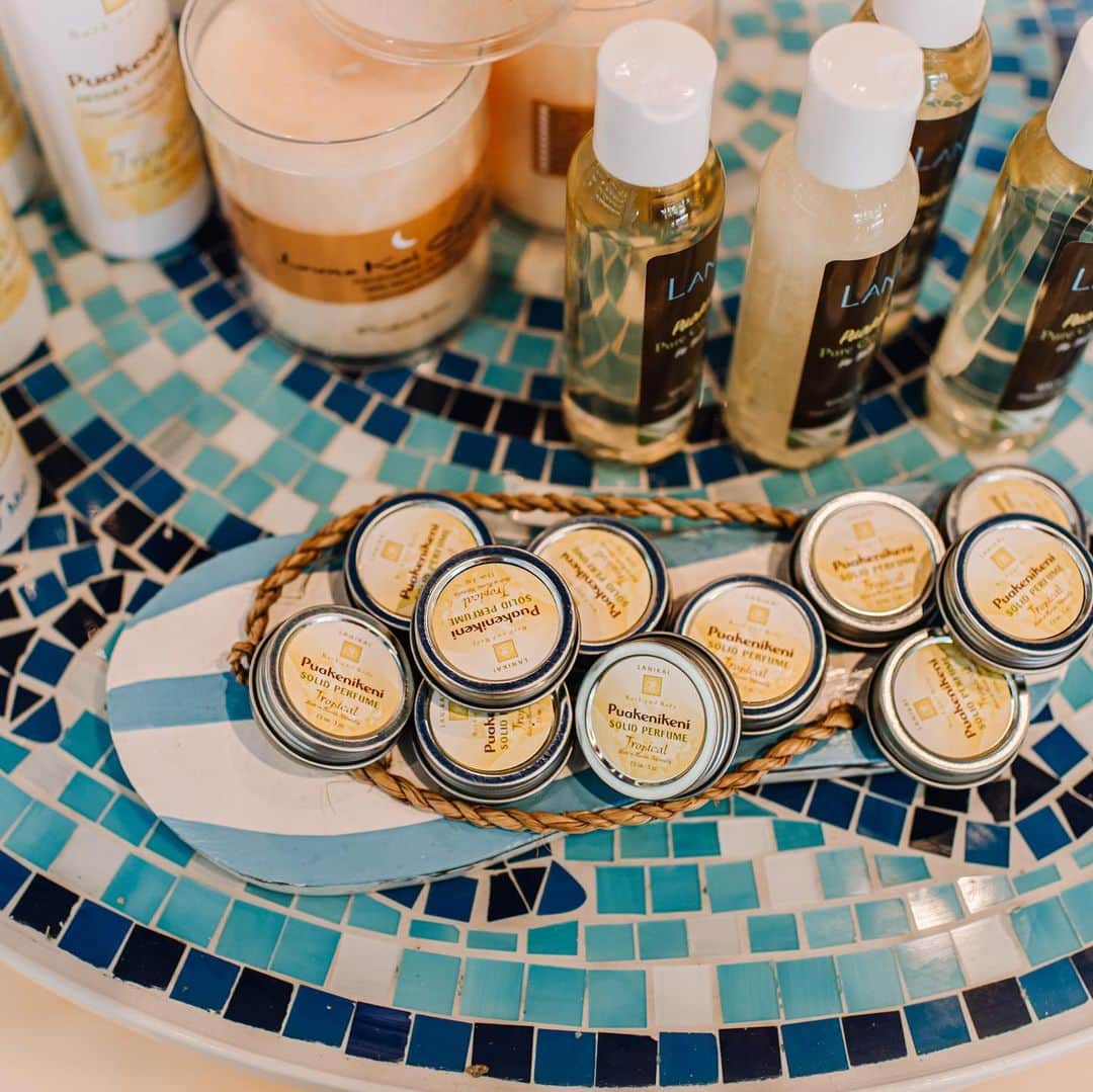Lanikai Bath and Bodyさんのインスタグラム写真 - (Lanikai Bath and BodyInstagram)「We wipe down all of our products and shelving numerous times a day with sanitizing solution. Testers can be used in store, an associate will assist. There are testing sticks available too for butters and mists. We’re attentive to keeping the shopping experience safe for everyone, our employees and customers. #staysafe #lanikaibathandbody #kailuatownhi」7月24日 9時42分 - lanikaibathandbody