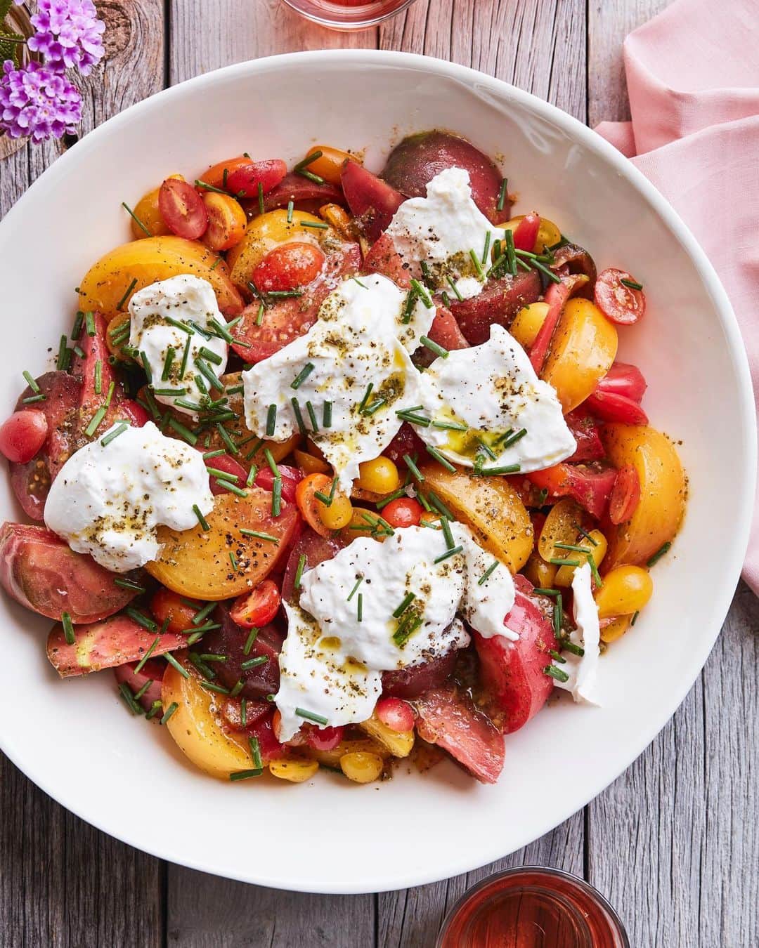 Gaby Dalkinさんのインスタグラム写真 - (Gaby DalkinInstagram)「Lemme introduce you to my new fav meal / salad / side dish / dessert / basically whatever you want it to be!! Marinated tomatoes with burrata and an Herby Vin! It’s HOT FIRE GOOD! 🥰 https://whatsgabycooking.com/marinated-tomato-and-burrata-salad/」7月24日 10時00分 - whatsgabycookin