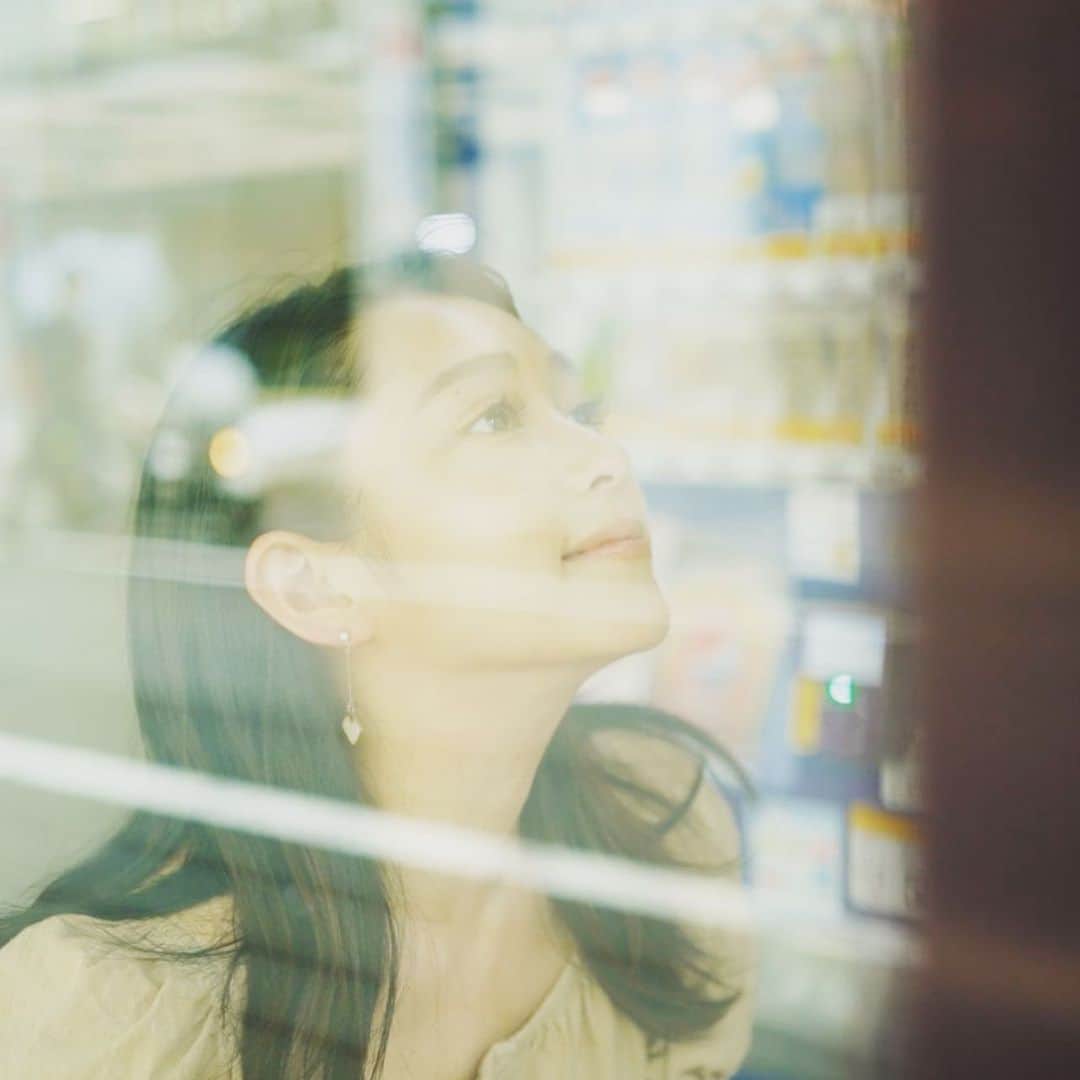 佐河ゆいのインスタグラム：「#portraitphotography #ポートレート #渋谷 #portrait #actress #instalike #photo #tokyo #followme #instapic  #throughthewindow」