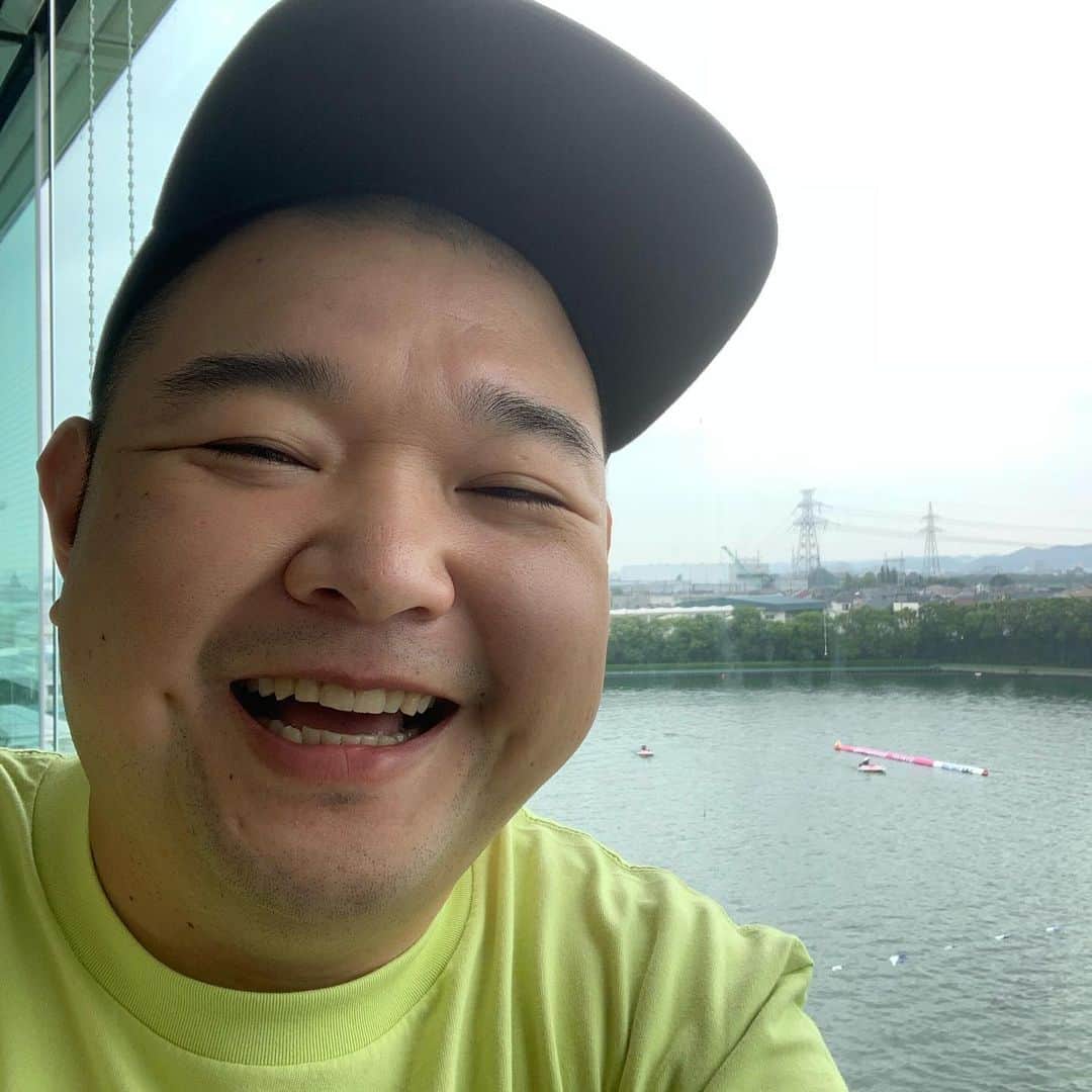 内山信二のインスタグラム：「おはようございます😃  このあと10時40分から配信‼️  YouTube Live裏どちゃんこTV📺  是非観てくださ〜い！  #ボートレース多摩川 #裏どちゃんこTV #YouTube Live #優勝戦 #予想 #内山信二 #中川おさむ」