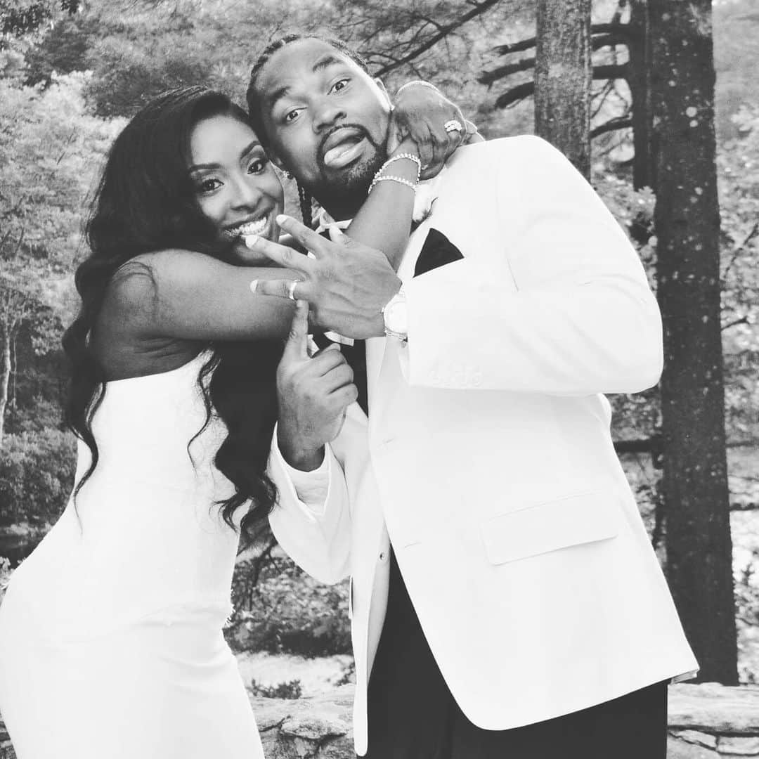 ジェロッド・マヨのインスタグラム：「Another one!! *DJ Khaled voice* Happy Anniversary Mrs. Jerod Mayo  I love you🖤🖤🖤」