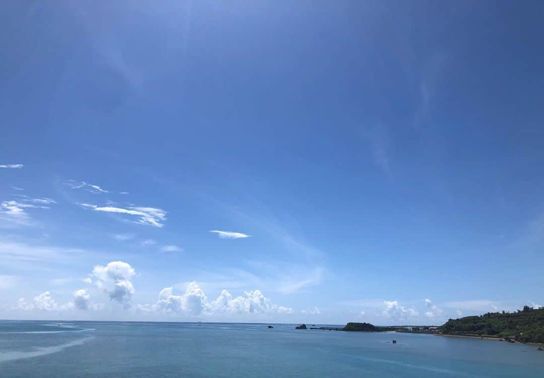 上原彩子さんのインスタグラム写真 - (上原彩子Instagram)「﻿ 昨日は海の日でしたね。﻿ 昨日も今日も沖縄はお天気が良く。﻿ 海も綺麗です！﻿ ﻿ 沖縄の海は世界的に見ても綺麗と言われいて﻿ 海外からもダイビングに来る方々も多くいます。﻿  #沖縄 #海 #綺麗 #夏 #ダイビング #お天気 #青空 #海の日」7月24日 10時46分 - ayako_uehara.golf