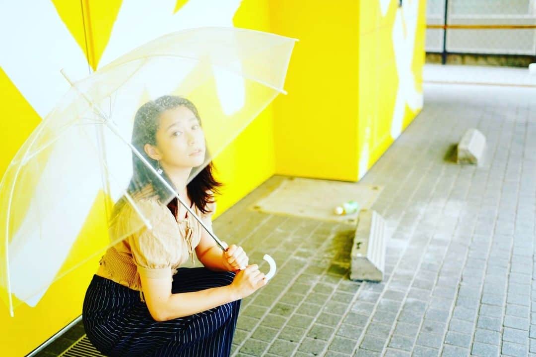 佐河ゆいのインスタグラム：「雨の日の撮影も楽しいけど はやく梅雨明けしてほしい…。  #portraitphotography #ポートレート #渋谷 #portrait #actress #instalike #photo #tokyo #followme #instapic  #rannyday」