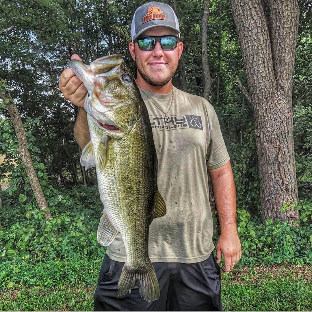 Filthy Anglers™さんのインスタグラム写真 - (Filthy Anglers™Instagram)「Thirsty Thursday and our buddy Cody @bass_assassin_12 is always looking to throwback a big one. Typically his go to cocktail is combination of @bizzbaits lures with a healthy side of @filthyanglers gear! He typically gets smashed, by fish of course 😉- congrats on the catch buddy you are Certified Filthy www.filthyanglers.com #fishing #bassfishing #angler #outdoors #nature #bass #angler #outdoors #nature #thirstythursday #filthyanglers #fish #bassfishing #kayak #mlf #bassmasters #bizzbaits」7月24日 11時03分 - filthyanglers