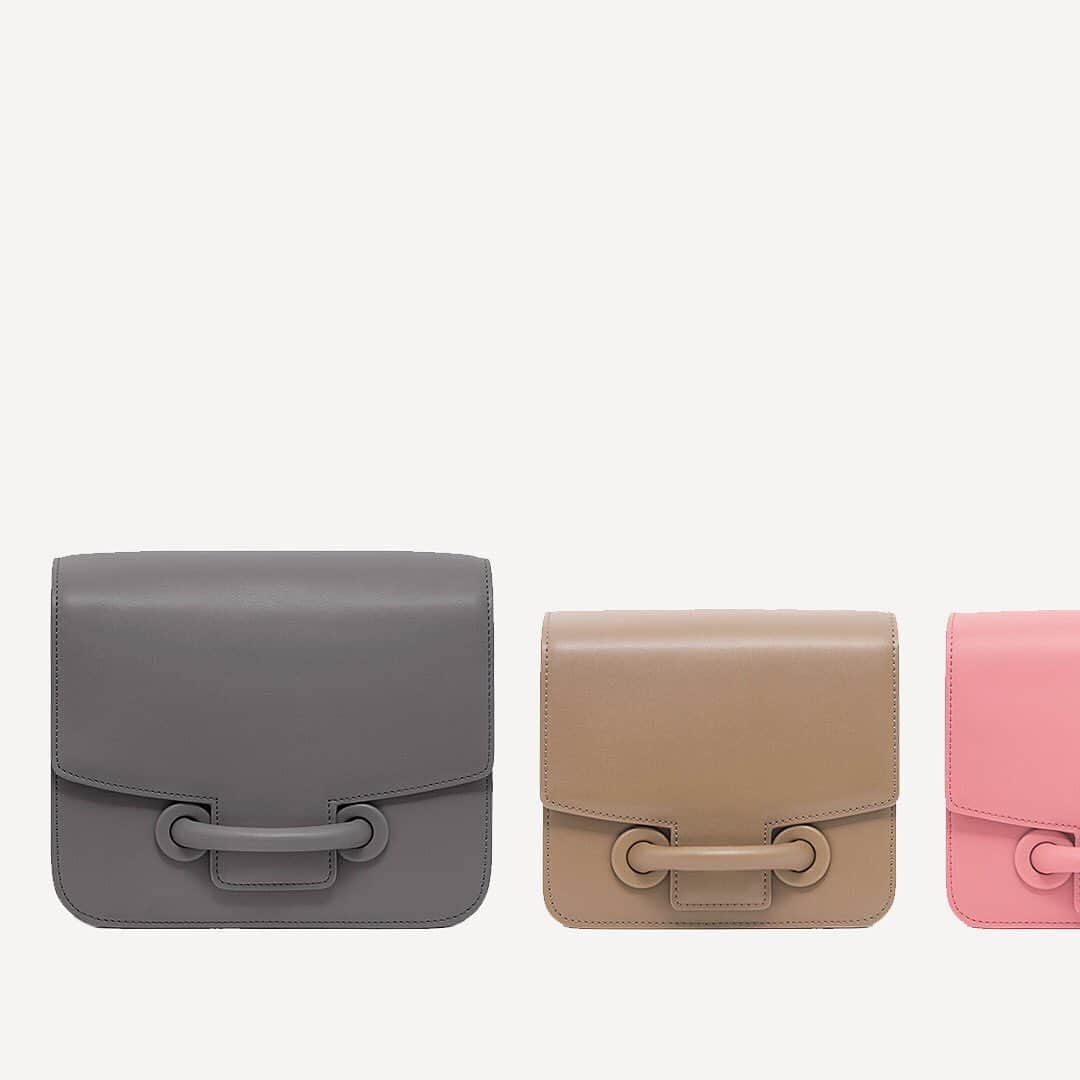 のインスタグラム：「AW20のCity, City Mini Miniの新色です！  -Vanilla -Black -Charcoal -Latte -Toffee -Coral  #vasic #AW20 #city #cityminimini #vanilla #black #charcoal #latte #toffee #coral #autumn #winter #new #newcolor #vasicnews」