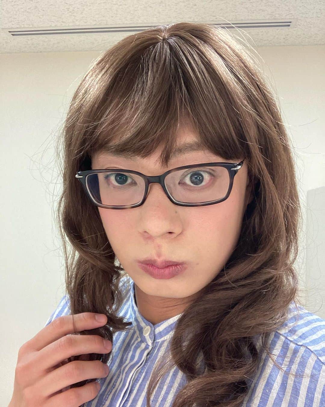 宮戸洋行のインスタグラム：「本日23時40分よりフジテレビ系列にて放送されます『ネタパレ』出演させていただきます！恐らくこの格好でコントしておりますのでぜひご覧くださいm(_ _)m」