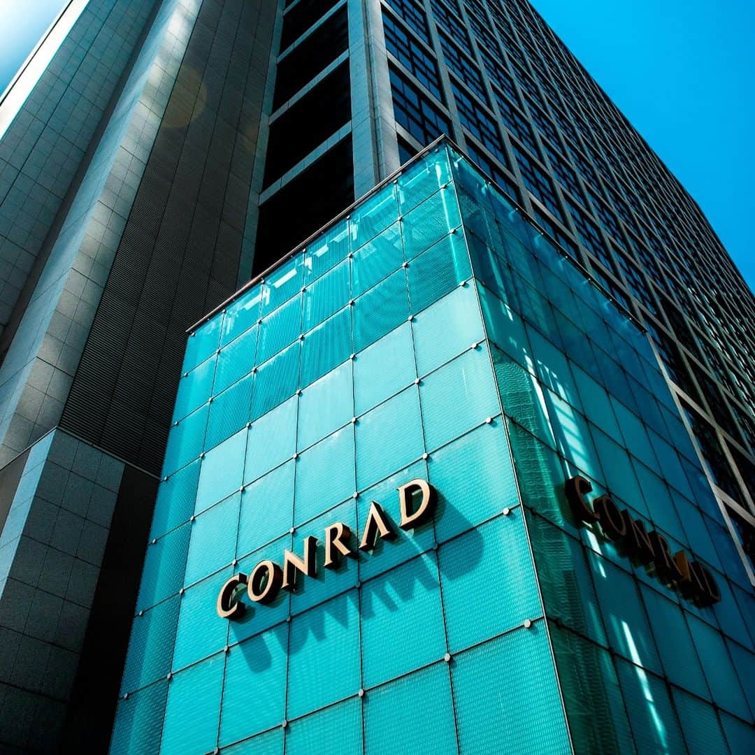のインスタグラム：「東京の魅力を満喫できる最高のロケーション Stay at the Conrad Tokyo hotel set in the heart of bustling Tokyo.」