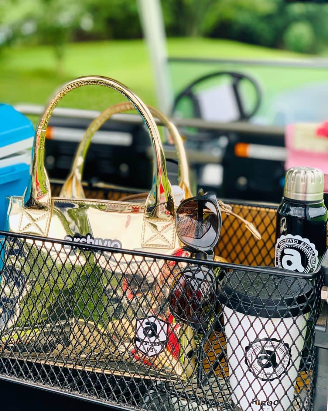 のインスタグラム：「ゴルフ日和⛳️ #golf #golfgoods  #eyevol  #archivio #アルチビオ #大活躍 #サーモマグ #サーモボトル #ゴルフ女子  #ゴルフ大好き  #reinagolf」