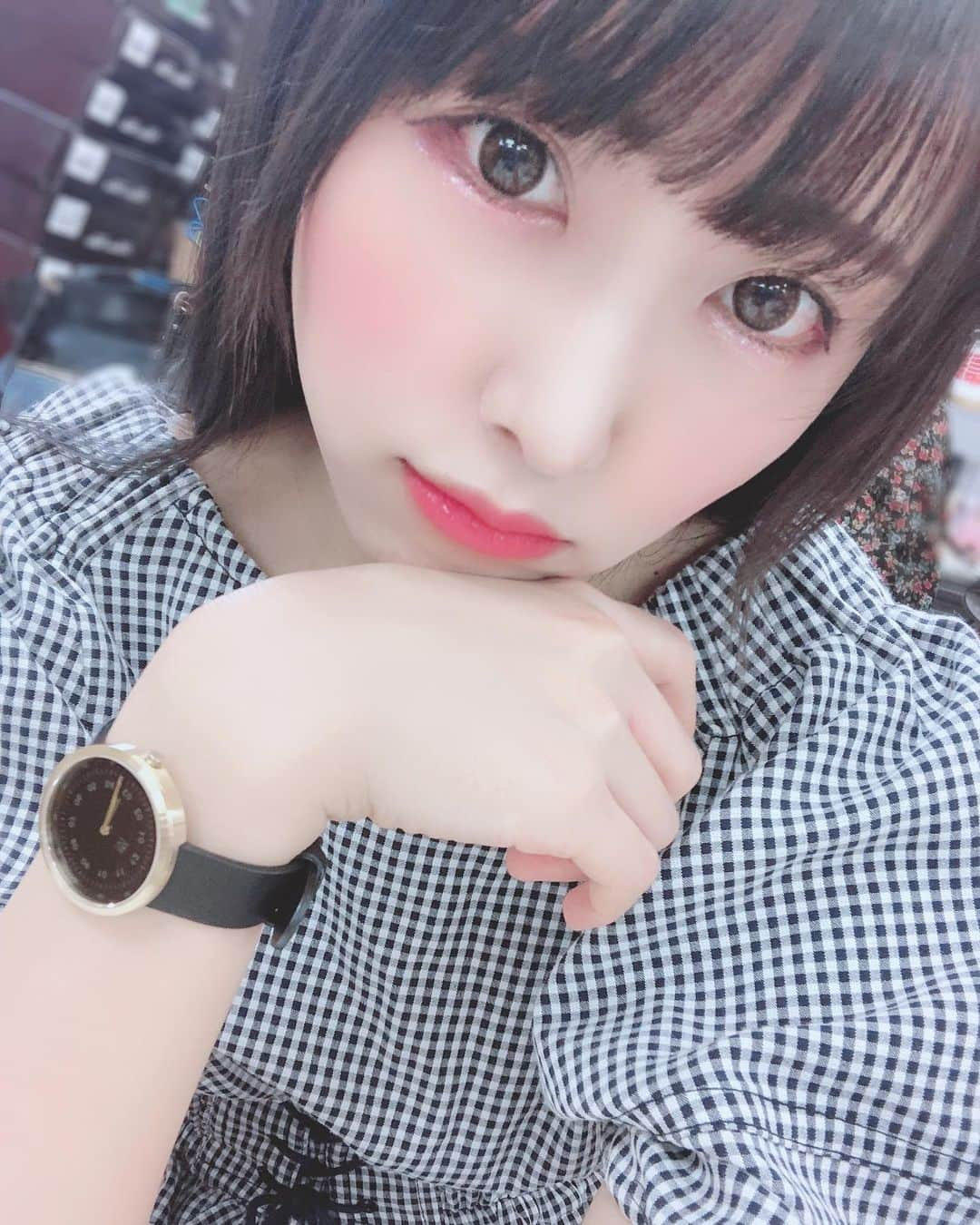 熊本美和さんのインスタグラム写真 - (熊本美和Instagram)「おはくま🐻 . .  @mavenwatches かわいい時計*.。ଘ(*´ ᵕ `)੭✩  いろんな私服にあいそう〜🤍🖤 . . https://mavenwatches.jp/ ⌚️クーポンコード 【kumamgt】 ご使用で10パーセントオフになります✨ . . #おはよう #gm #goodmorning #おはくま #日々の出会いに感謝 #バクステ外神田一丁目 #熊本美和 #アイドル #idol #일본 #아이돌 #アイドルボウラー #Pリーガー #プロボウラーになりたい #japanesegirl #followme #kawaii #makeup #beauty #黒髪 #snidel #ワンピース #mavenwatches #マベン #マベンウォッチズ #腕時計 #時計 #手元倶楽部 #pr #すきぴ」7月24日 11時52分 - miwa_babyb