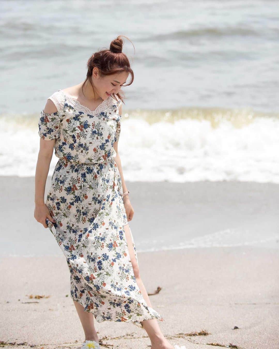 依東杏奈のインスタグラム：「そっかー昨日は #海の日 だったのか〜🏖🐠☀️  今日は東京Lily撮影会だよー💗 よろしくお願いします🙇‍♀️🎵」