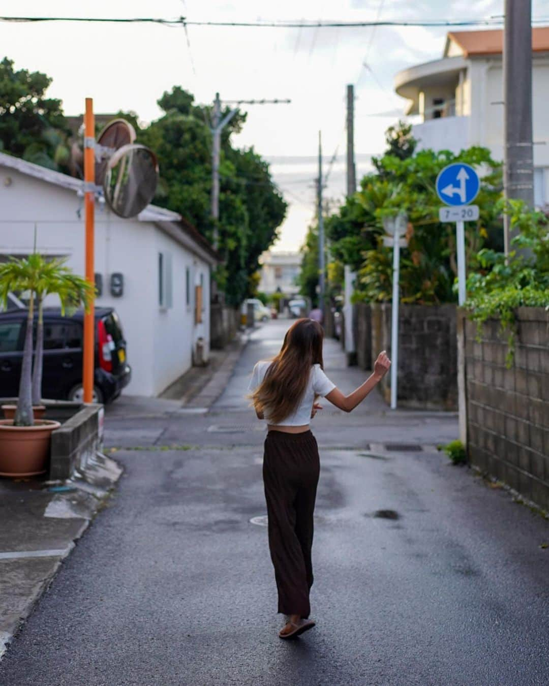 近藤あやさんのインスタグラム写真 - (近藤あやInstagram)「⠀ １週間滞在してたゲストハウス『あしびな』 毎日、行ってきます！とただいま！が楽しかった☺️🏠 素敵なオーナーさんと、素敵な空間と経験をさせてもらいました！！ ⠀石垣島に来た時は、また泊まりに行きたいです☺️❤️🐱 ⠀ #沖縄 #okinawa #石垣島 #ishigakiisland #ゲストハウス」7月24日 11時54分 - doraemontoaya