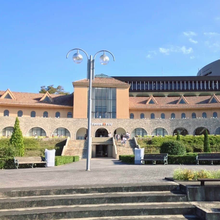 日本工学院さんのインスタグラム写真 - (日本工学院Instagram)「綺麗な空と、八王子校舎「FOODS FUU」。 こちらの校舎では、学食が食べられます💁 ラーメンやうどん、ハンバーガーなど、色々選べますよ✨ . . 「#日本工学院」をチェック！！ 学生が投稿したリアルな日常風景を見ることができますよ！ . . #nihonkogakuin #専門学校 #日本工学院八王子専門学校 #日本工学院専門学校 #学生投稿写真 #若きつくりびと #FOODSFUU #ダレカニミセタイソラ  #fav_skies #gf_skies #風景 #景色写真 #緑のある暮らし  #緑のある暮らしに憧れる #学食 #学食ランチ」7月24日 12時00分 - nihonkogakuin