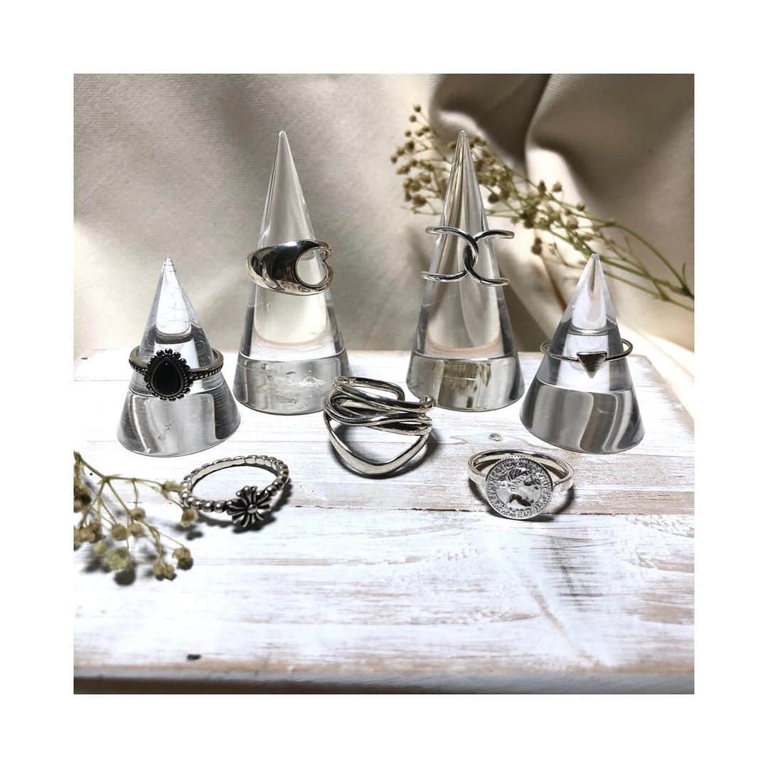 BOX CHARM Industryのインスタグラム：「人気のSilver925のリングもセールです🥺💕💕💕 . 中にはラストワンの商品もあります~ セール価格で買えるのも今月中までです‼︎ . 今ならセール商品もさらに20%OFF!! 気になる商品は急いでチェック☑️☑️☑️ . 是非オンラインストア行ってみてください✈️ ⁑ #boxcharmindustry #boxcharm #handmade #accessory #handmadeaccessory  #ボックスチャームインダストリー #ボックスチャーム #ハンドメイド #アクセサリー #ハンドメイドアクセサリー #サマーセール #SUMMERSALE #ファイナルセール #バングル #ブレスレット #ネックレス #ピアス #チャーム #シルバー925 #Sterlingsilver #スターリングシルバー #silver925 #シルバーアクセサリー #シルバーリング #20パーセントoff」