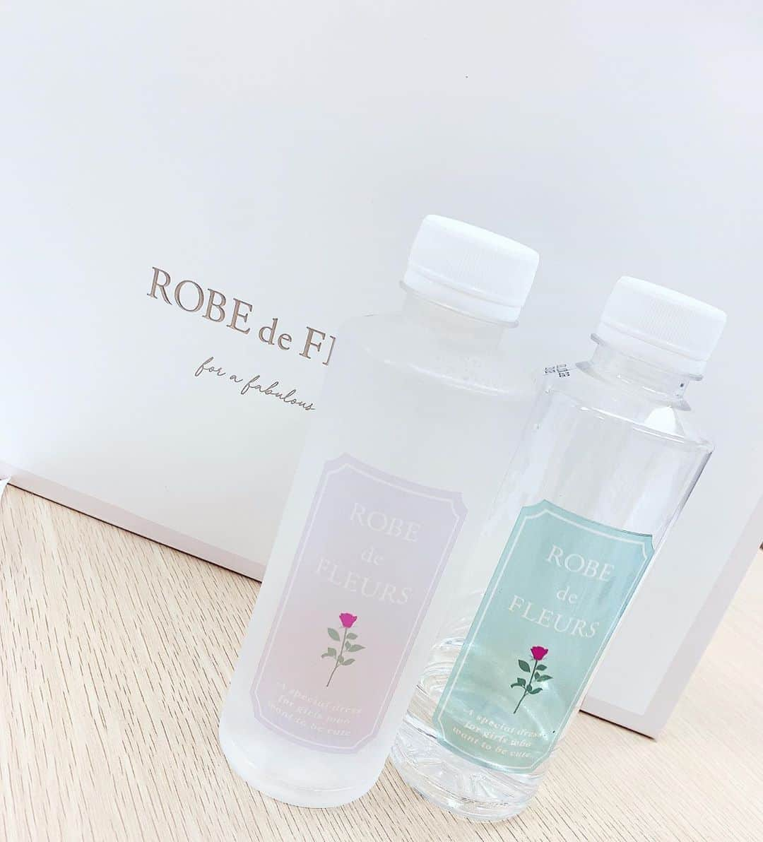 桜咲乃愛さんのインスタグラム写真 - (桜咲乃愛Instagram)「ROBEdeFLEURSのお水💎💧  かわいいくて頂いてしまった🥰💕✨  #ローブドフルール#robedefleurs #お水#ペットボトル#ペットボトルデザイン」7月24日 12時28分 - noasama1101