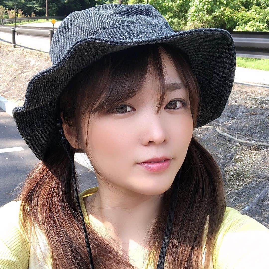 みのり(26)＠東京 ダイエットのインスタグラム：「. . 7月に、食事制限してないのは５年ぶり。 夏に水着きないのも５年ぶり。 . いつでも脱げる身体も素敵だと思うけど 山ガールもいいね👍👍👍 . おいしいもの食べて、 たくさん動いて、いっぱい笑おう☺️ . #おいおいツインテール #顔パンパン やないか #ツッコミはコメントへどうぞ　🤚 . . . ◉ライザップ公認の紹介アンバサダーです。 〜紹介特典で、5万円分お安く入会できます〜 . ▶︎全国どの店舗でもOK ▶︎カウンセリング予約前にご連絡ください . ◎入会やカウンセリングをお考えの方、 ご質問なども、DM✉️ください。 . ★トレーニング見学もできます★ . 📺RIZAP TVCM出演 🏅RIZAP BMG ファイナリスト2017.2018 . #rizap #ライザップ#ダイエット #diet 　 #ツインテール #アウトドアコーデ #山ガール #童顔 #アラサー女子 #アラサーコーデ  #japanesegirl  #キャンプ女子 #キャンプ #グランピング #152cmコーデ #山登り #笑顔が一番 #自然が好き #健康オタク #ヘルシーライフ　#ウェルネス」