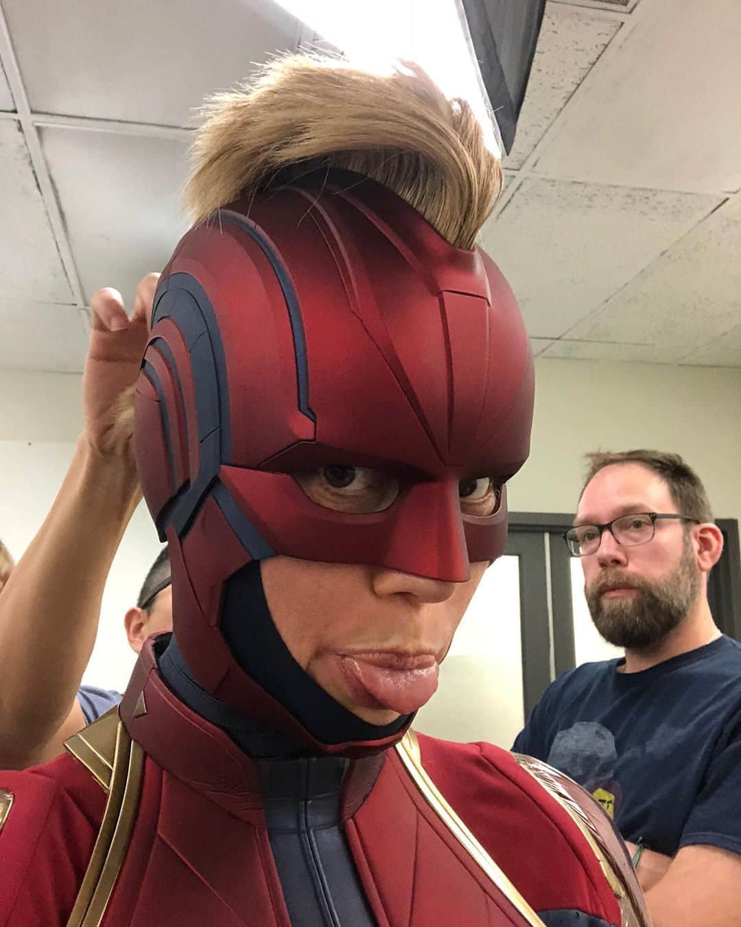 ブリー・ラーソンのインスタグラム：「Looking back at photos. 💕 It’s been the privilege of a lifetime to be your captain marvel. Can’t believe this all started at ComicCon 4 years ago today 🥰」