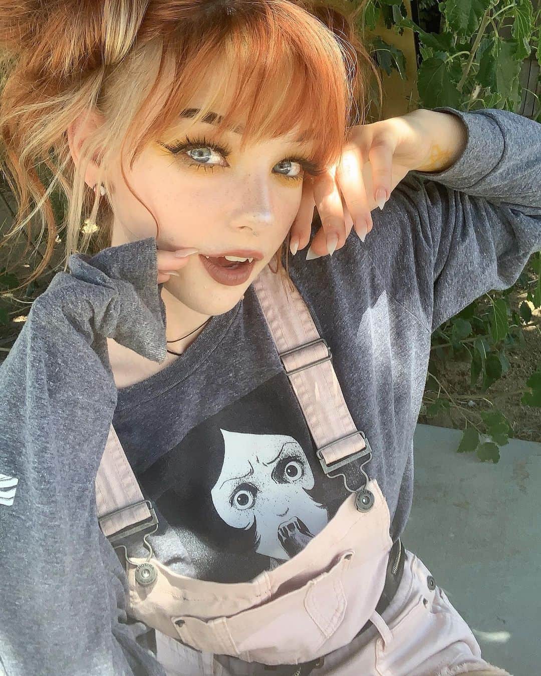 Nicole Eevee Davisさんのインスタグラム写真 - (Nicole Eevee DavisInstagram)「They’re only love bites, promise 🦇」7月24日 12時45分 - eeveedavis