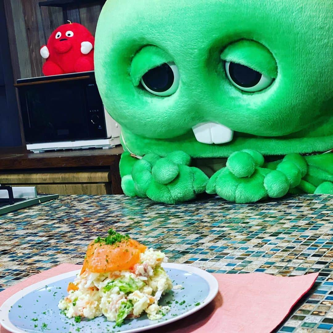 速水もこみちさんのインスタグラム写真 - (速水もこみちInstagram)「早く食べたいガチャピン笑 もこガチャムクキッチン！！ #ガチャピン#ムック#もこ先生 #レシピ#簡単#簡単レシピ #youtube#もこガチャムクキッチン #cooking#recipe #mocomichihayami#hayami #速水流#速水もこみち」7月24日 12時43分 - mocomichi_hayami