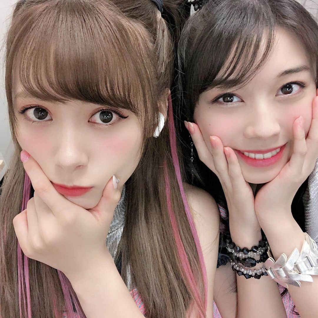 のインスタグラム：「♥まりあちゃん♥﻿ ﻿ 今日も特典会♥﻿ 写真はメンバーの牧野真莉愛ちゃんと！！！！﻿ ﻿ 今日も一日がんばるぞーーーー♥﻿ ﻿ ツインテールでインナーカラー見せる感じにしてます！！﻿ ﻿ ぜひ見れる方は拝んでください！笑笑﻿ ﻿ 23歳でツインテール。。。﻿ ﻿ ﻿ うん。どーかな？？！﻿ ﻿ #morningmusume20 #モーニング娘20﻿ #helloproject  #顔面国宝﻿ #えりぽんかわいい #アイドル﻿ 存在が #インスタ映え #instablog﻿ #Love #beauty﻿ #followme #makeup﻿ #Instagram #Insta﻿ #메이크업 #얼스타그램﻿ #ig_Japan #팔로미﻿ #フォロー歓迎 #ootd﻿ #ツインテール #新宿﻿ #party #ありがとう﻿ #いいね #photo﻿ #Disney #IDOL﻿ #SELFIE #셀카」