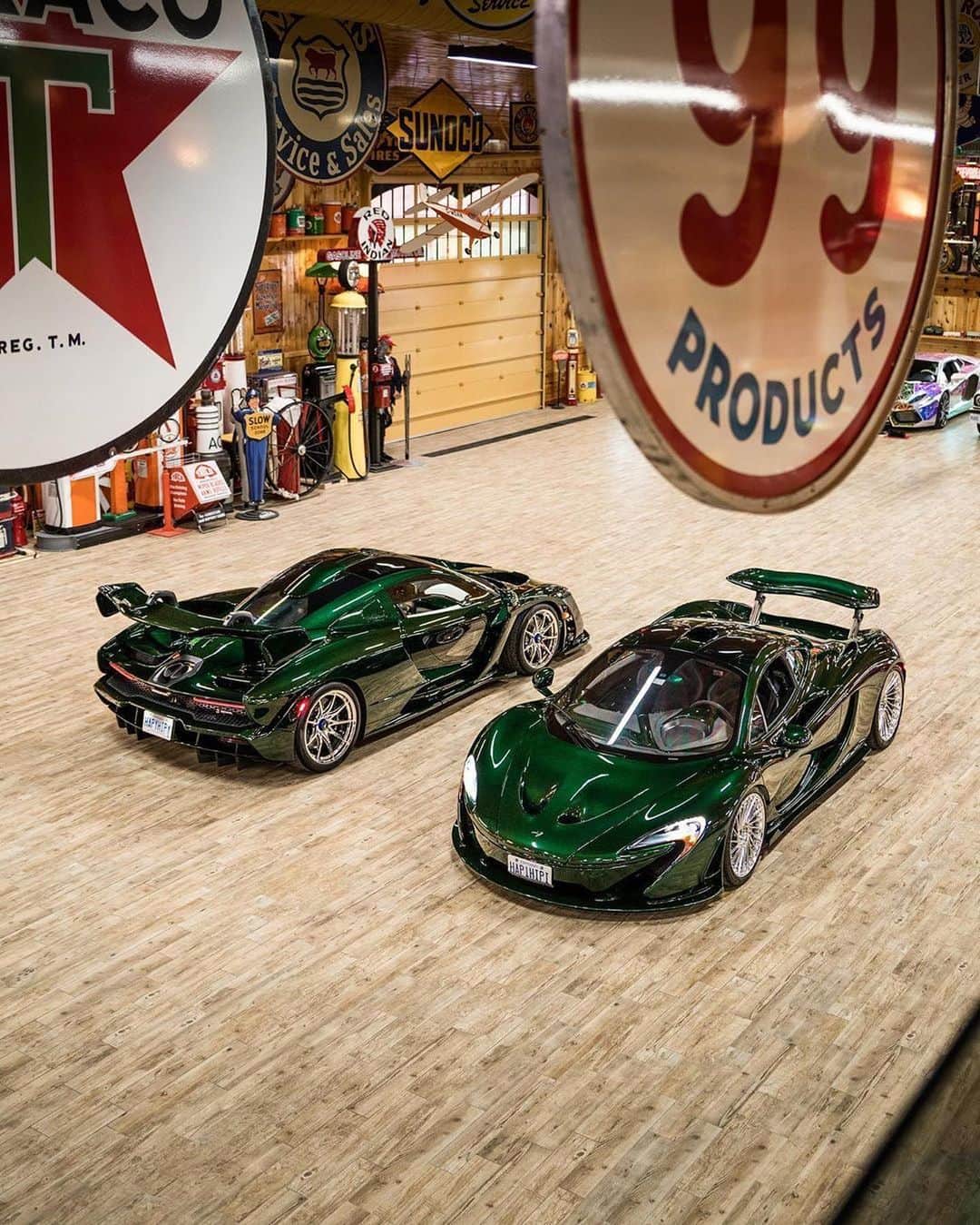 CARLiFESTYLEさんのインスタグラム写真 - (CARLiFESTYLEInstagram)「Green Carbon McLaren P1 and Senna! Photo by @zachbrehl #carlifestyle #mclaren #senna #p1 @hapyhipi」7月24日 13時01分 - carlifestyle