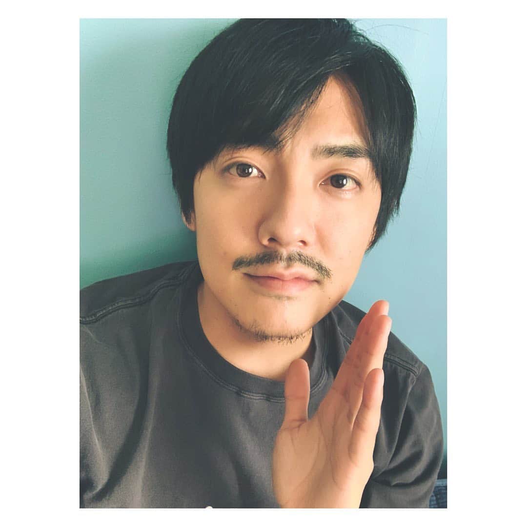長田成哉のインスタグラム：「「.....糸まだ残ってるけど、腫れ引いたオサダです（小声）」 #親知らず #ついに #後は穴が塞がるのを待つのみ #半年くらいかな #ご飯ガンガン詰まる」