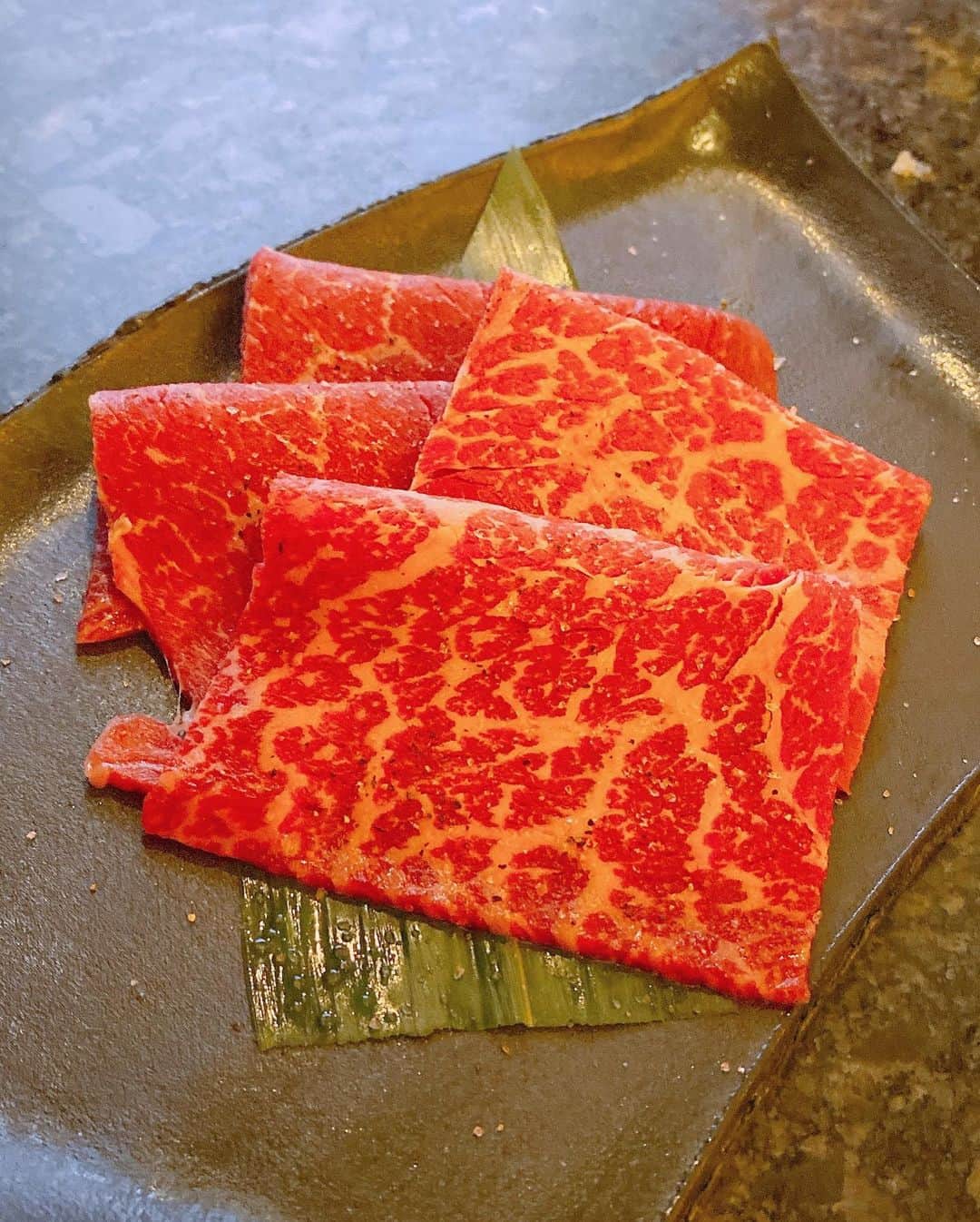 南杏奈さんのインスタグラム写真 - (南杏奈Instagram)「どんどんお肉が好きに なっていく🍖✨✨ _ @roppongi_yakiniku_kiraku の タンが美味しすぎて どこよりも大好き💖 _ 〆の釜飯ご飯が和牛に うに、キャビア、いくら、カニ、、、 贅沢丼なの😋 _ __ _ __ #肉テロ #肉スタグラム #肉食女子 #焼肉 #牛タン #赤身肉 #肉好き #ご飯日記 #ご飯記録 #食べるの大好き #港区グルメ #東京グルメ #美食 #japanesegirl #followｍe #tokyorestaurant #japanesefoods #dinner #eatlover #japanesebeef #japan #tokyo #roppongi #bbq #yakiniku #yummy #gourmet #tokyofood #foodie #japan_of_insta」7月24日 13時38分 - anna1031__