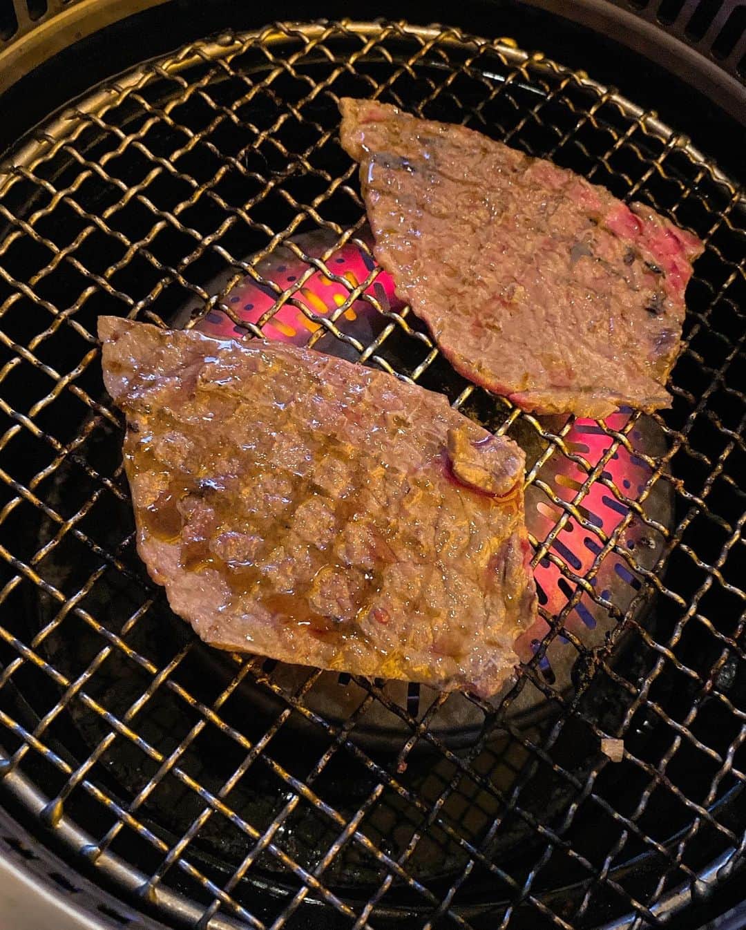 南杏奈さんのインスタグラム写真 - (南杏奈Instagram)「どんどんお肉が好きに なっていく🍖✨✨ _ @roppongi_yakiniku_kiraku の タンが美味しすぎて どこよりも大好き💖 _ 〆の釜飯ご飯が和牛に うに、キャビア、いくら、カニ、、、 贅沢丼なの😋 _ __ _ __ #肉テロ #肉スタグラム #肉食女子 #焼肉 #牛タン #赤身肉 #肉好き #ご飯日記 #ご飯記録 #食べるの大好き #港区グルメ #東京グルメ #美食 #japanesegirl #followｍe #tokyorestaurant #japanesefoods #dinner #eatlover #japanesebeef #japan #tokyo #roppongi #bbq #yakiniku #yummy #gourmet #tokyofood #foodie #japan_of_insta」7月24日 13時38分 - anna1031__