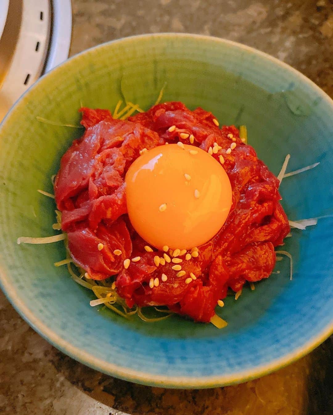 南杏奈さんのインスタグラム写真 - (南杏奈Instagram)「どんどんお肉が好きに なっていく🍖✨✨ _ @roppongi_yakiniku_kiraku の タンが美味しすぎて どこよりも大好き💖 _ 〆の釜飯ご飯が和牛に うに、キャビア、いくら、カニ、、、 贅沢丼なの😋 _ __ _ __ #肉テロ #肉スタグラム #肉食女子 #焼肉 #牛タン #赤身肉 #肉好き #ご飯日記 #ご飯記録 #食べるの大好き #港区グルメ #東京グルメ #美食 #japanesegirl #followｍe #tokyorestaurant #japanesefoods #dinner #eatlover #japanesebeef #japan #tokyo #roppongi #bbq #yakiniku #yummy #gourmet #tokyofood #foodie #japan_of_insta」7月24日 13時38分 - anna1031__