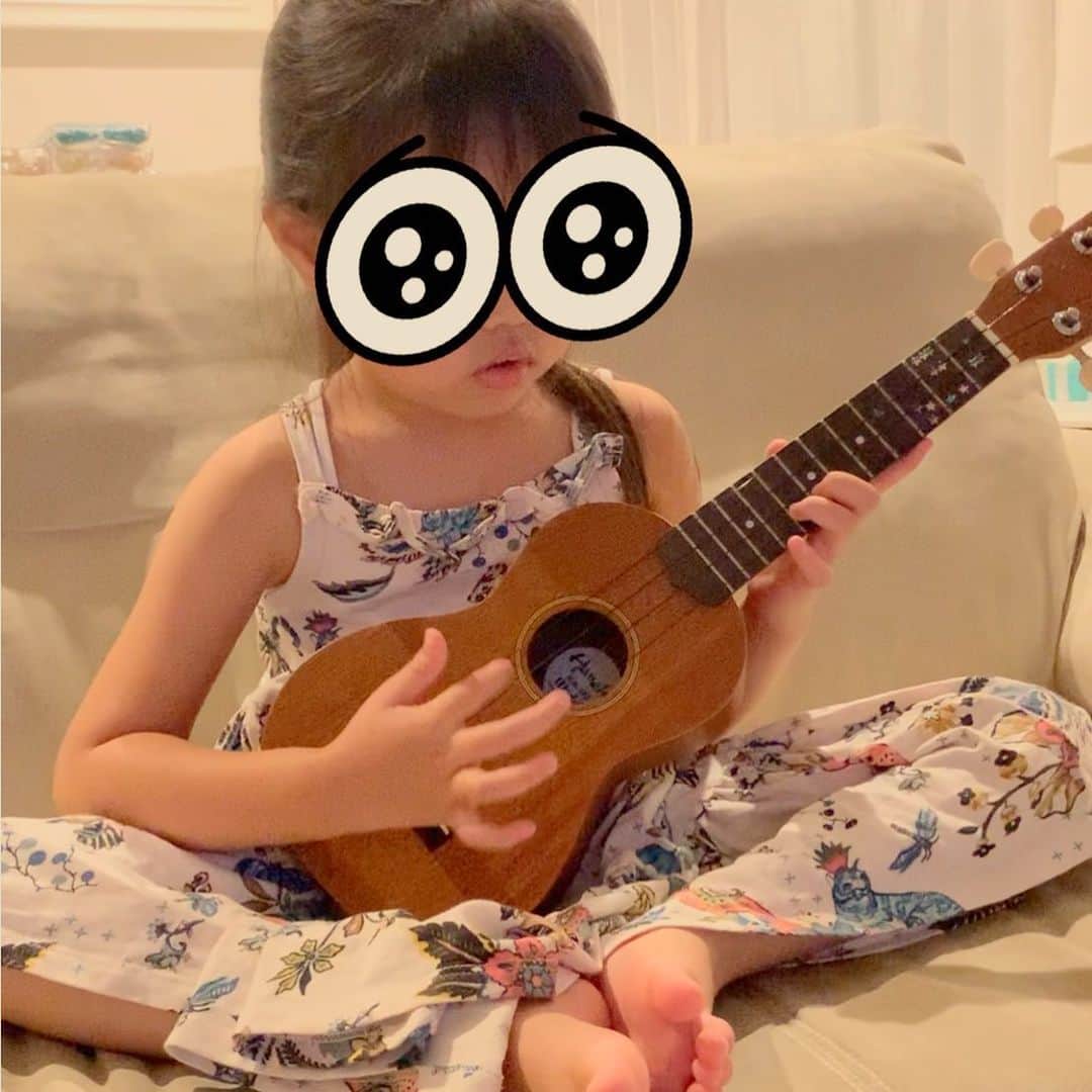 山根良顕さんのインスタグラム写真 - (山根良顕Instagram)「はちゃめちゃに弾いて可愛く歌います❤️ #ukulele #ウクレレ」7月24日 13時38分 - ungirls_yamane
