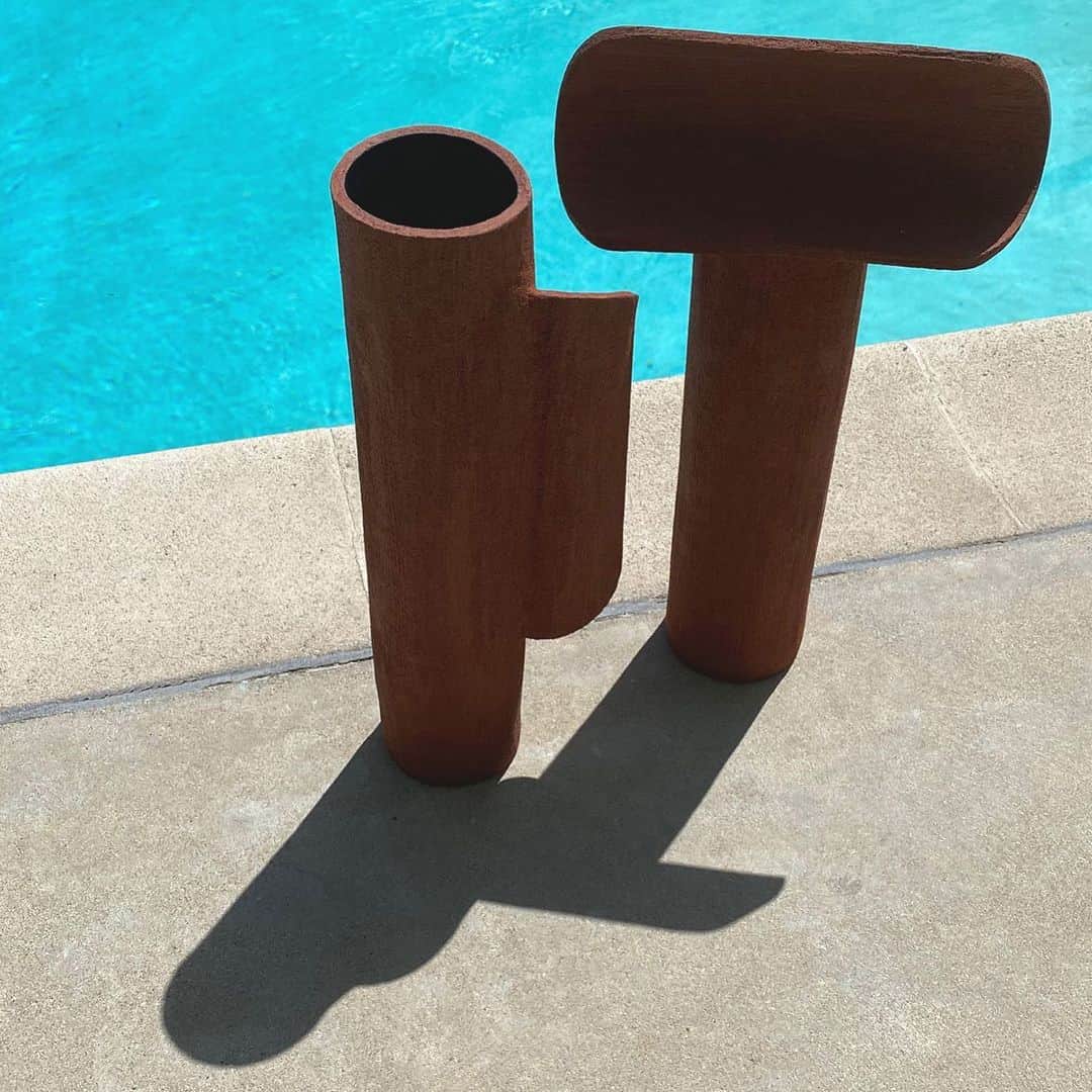 アポロジーさんのインスタグラム写真 - (アポロジーInstagram)「Summer vibe /// /// La vibe du summer !  Terra-cotta TOTEM  #art #sculpture #vase #moderncraft」7月24日 13時38分 - olivia_cognet