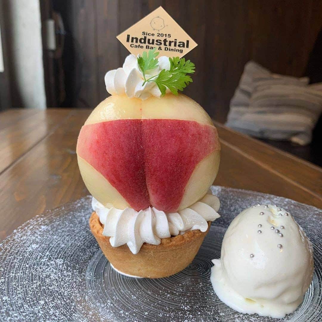 9GAGさんのインスタグラム写真 - (9GAGInstagram)「Peachy 🍑 📸 @kaitou_sweets 📍 Industrial Cafe Bar&Dining, Nagoya, Japan - @9gagnomnom #peach #dessert #もも #9gag」7月24日 13時31分 - 9gag