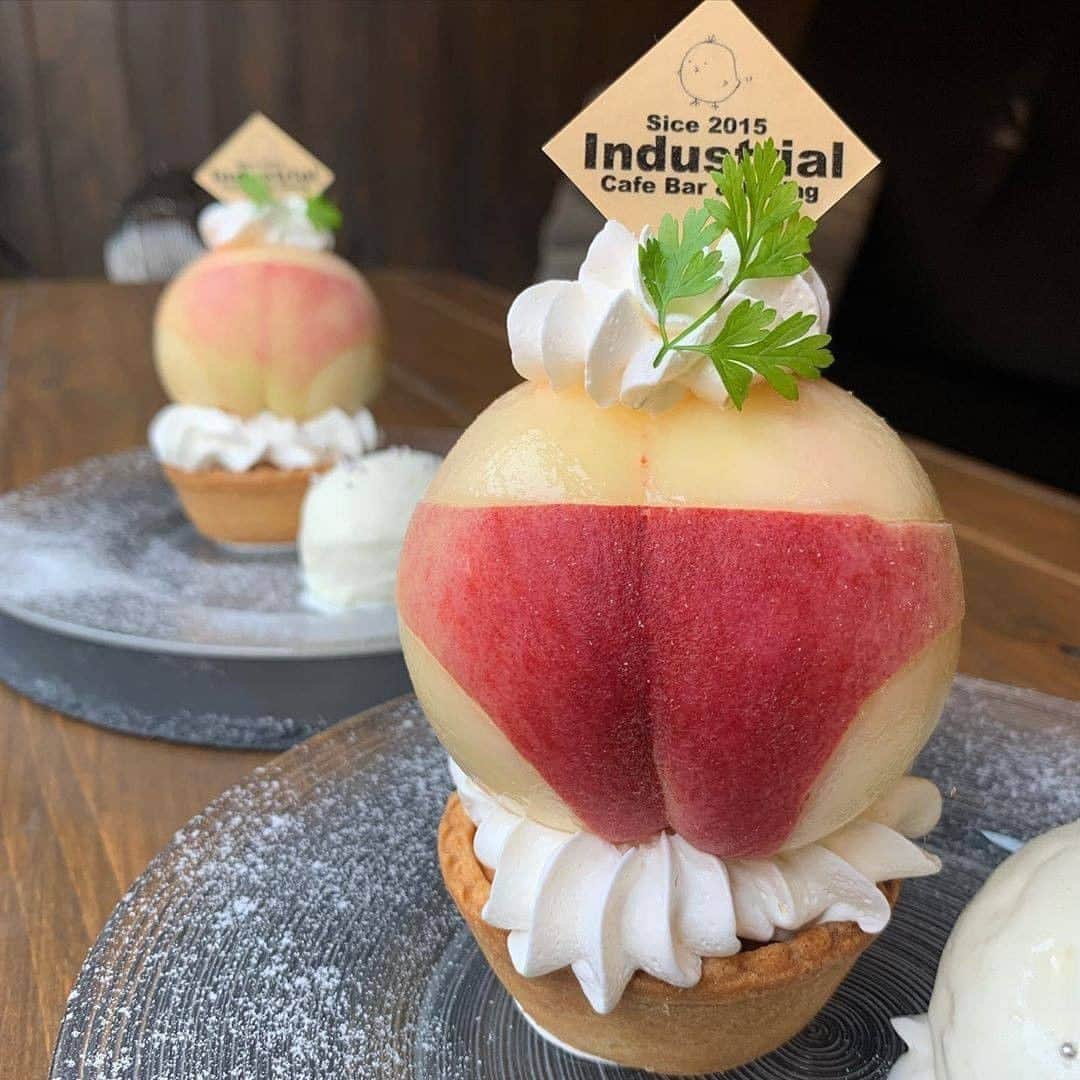 9GAGさんのインスタグラム写真 - (9GAGInstagram)「Peachy 🍑 📸 @kaitou_sweets 📍 Industrial Cafe Bar&Dining, Nagoya, Japan - @9gagnomnom #peach #dessert #もも #9gag」7月24日 13時31分 - 9gag