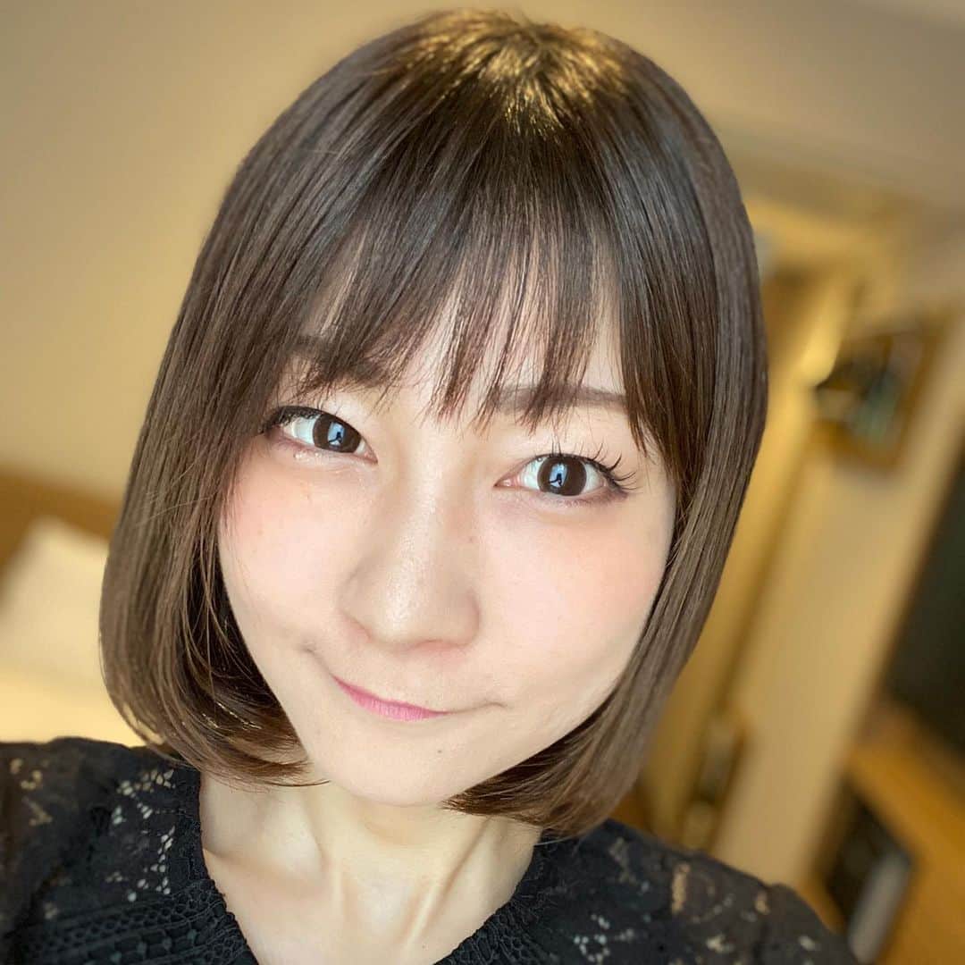 ヒラヤマンのインスタグラム：「加工アプリの調整の仕方わからんくて目が宇宙人みたいになったりアゴがとんがったりして困る。光あるとこやったら加工なしのポートレートでもいいや。どのみちワイは中の下。笑 #加工なし #アプリ #使いこなせん #機械オンチ」