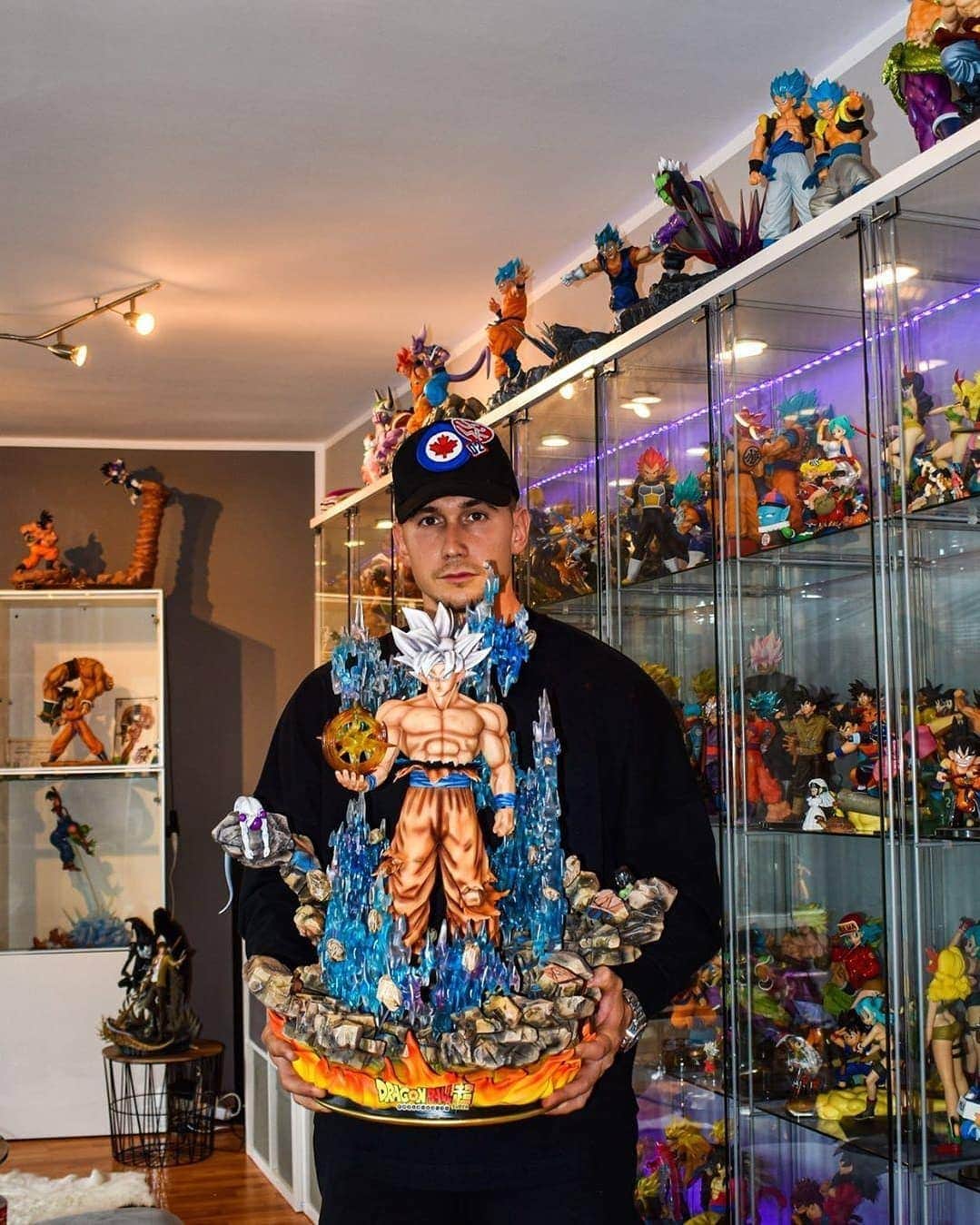 鳥山明（ファンアカウント）さんのインスタグラム写真 - (鳥山明（ファンアカウント）Instagram)「follow @xenos.timon if you love dragonball figures and statues! known through tv and magazine, he has the largest dragonball collection in germany & the largest anime collection in europe #AkiraToriyama  #鳥山明 ™ _ #Db #DragonBall #ドラゴンボール #Dbz #DragonBallZ #ドラゴンボールZ #DragonBallSuper #Goku #悟空 #Vegeta #ベジータ #Piccolo #ピッコロ #Gohan #Trunks #Frieza #Majinbuu #Saiyan #Anime #アニメ #Manga #マンガ #birdstudio #dbs #Japan」7月24日 13時47分 - akira.toriyama