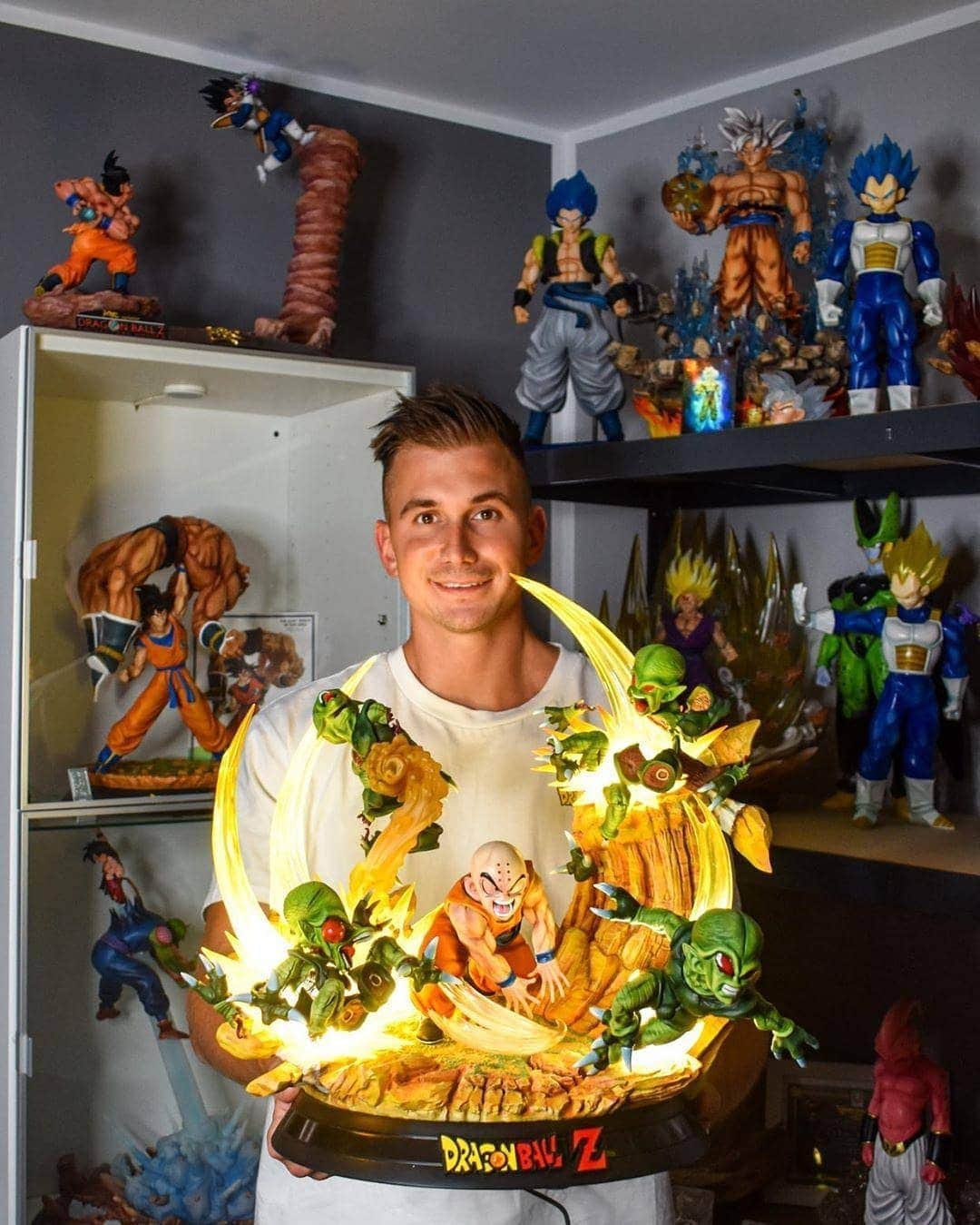 鳥山明（ファンアカウント）さんのインスタグラム写真 - (鳥山明（ファンアカウント）Instagram)「follow @xenos.timon if you love dragonball figures and statues! known through tv and magazine, he has the largest dragonball collection in germany & the largest anime collection in europe #AkiraToriyama  #鳥山明 ™ _ #Db #DragonBall #ドラゴンボール #Dbz #DragonBallZ #ドラゴンボールZ #DragonBallSuper #Goku #悟空 #Vegeta #ベジータ #Piccolo #ピッコロ #Gohan #Trunks #Frieza #Majinbuu #Saiyan #Anime #アニメ #Manga #マンガ #birdstudio #dbs #Japan」7月24日 13時47分 - akira.toriyama